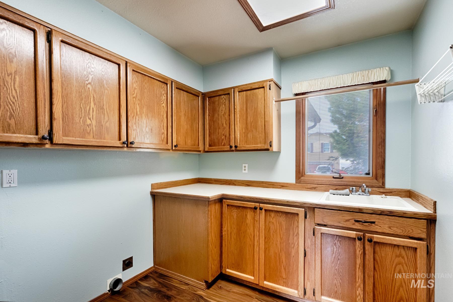 1276 N Cambrick Dr, Kuna, Idaho 83634, 6 Bedrooms, 4 Bathrooms, Residential For Sale, Price $669,000,MLS 98961416