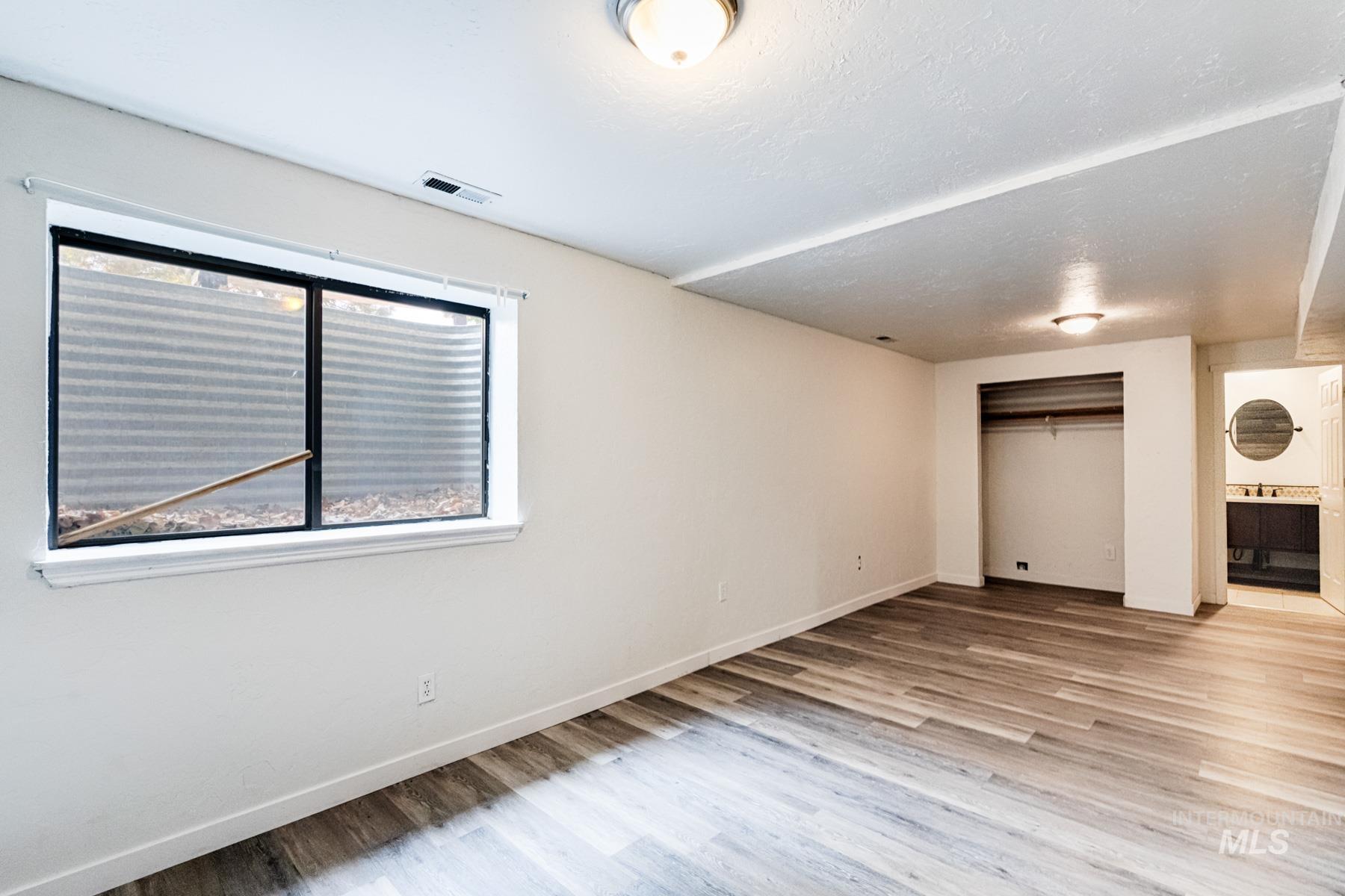 1276 N Cambrick Dr, Kuna, Idaho 83634, 6 Bedrooms, 4 Bathrooms, Residential For Sale, Price $669,000,MLS 98961416