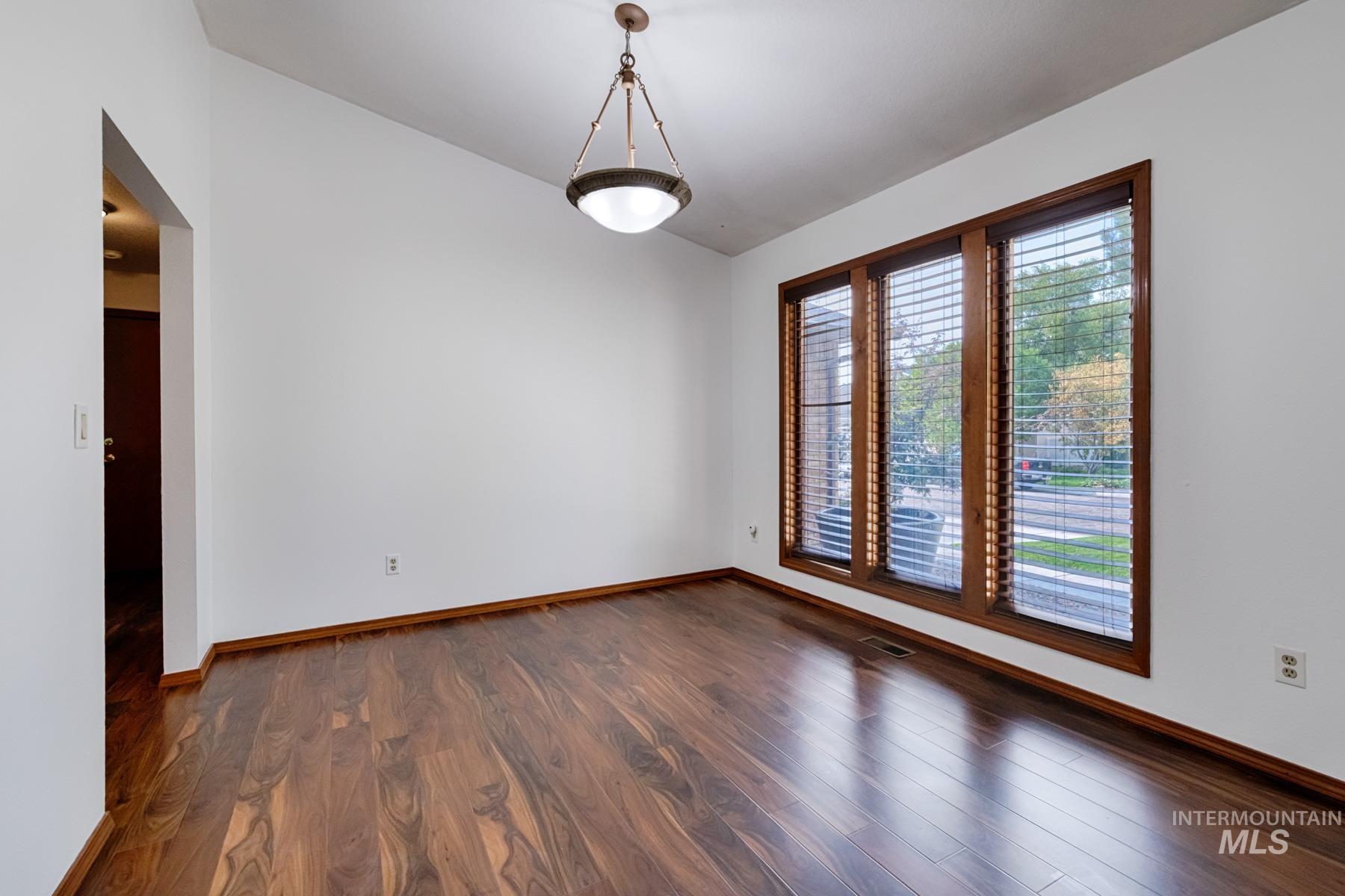 1276 N Cambrick Dr, Kuna, Idaho 83634, 6 Bedrooms, 4 Bathrooms, Residential For Sale, Price $669,000,MLS 98961416