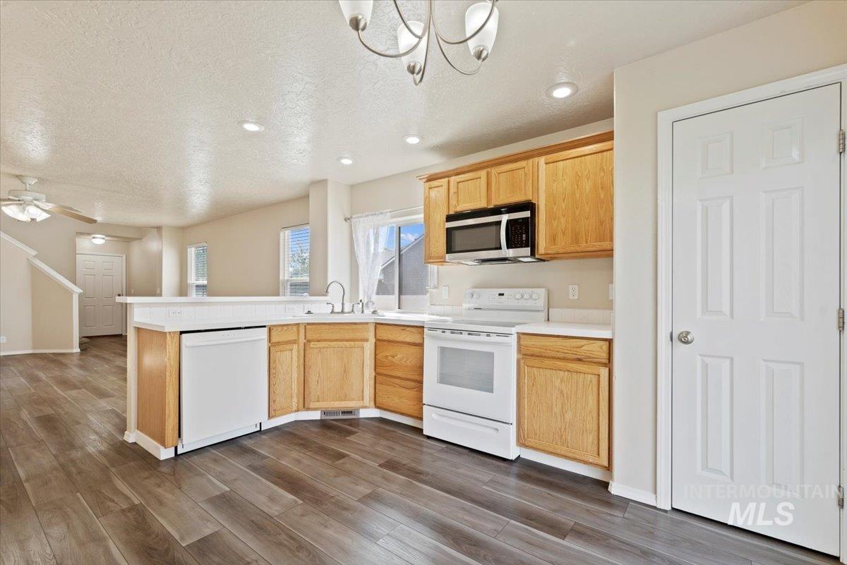 994 N Gray Cloud, Meridian, Idaho 83642, 4 Bedrooms, 2.5 Bathrooms, Residential For Sale, Price $459,900,MLS 98961440