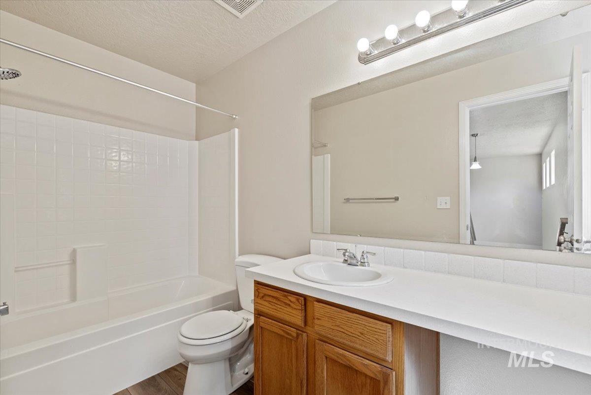 994 N Gray Cloud, Meridian, Idaho 83642, 4 Bedrooms, 2.5 Bathrooms, Residential For Sale, Price $459,900,MLS 98961440