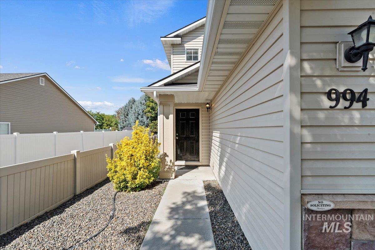 994 N Gray Cloud, Meridian, Idaho 83642, 4 Bedrooms, 2.5 Bathrooms, Residential For Sale, Price $459,900,MLS 98961440