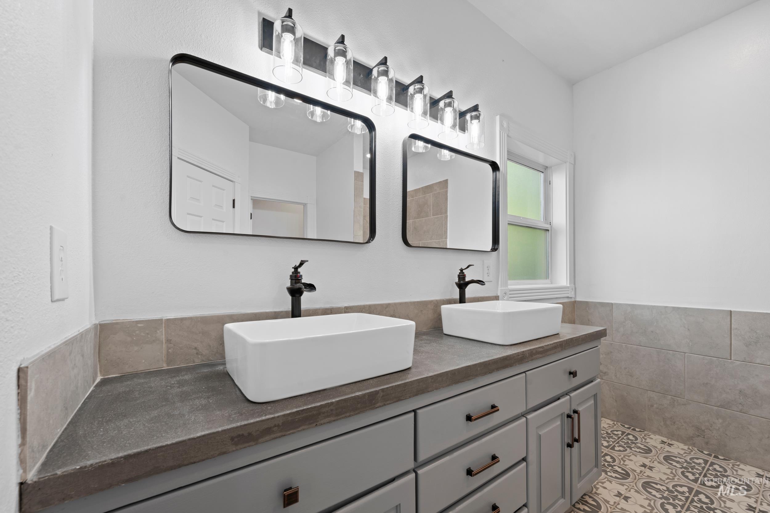 3465 W Woodmont Dr, Meridian, Idaho 83646, 3 Bedrooms, 2 Bathrooms, Residential For Sale, Price $589,900,MLS 98961443