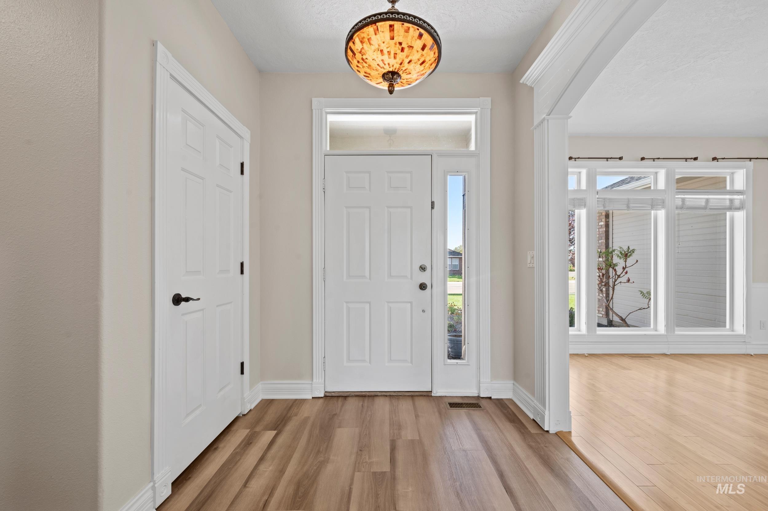 3465 W Woodmont Dr, Meridian, Idaho 83646, 3 Bedrooms, 2 Bathrooms, Residential For Sale, Price $589,900,MLS 98961443