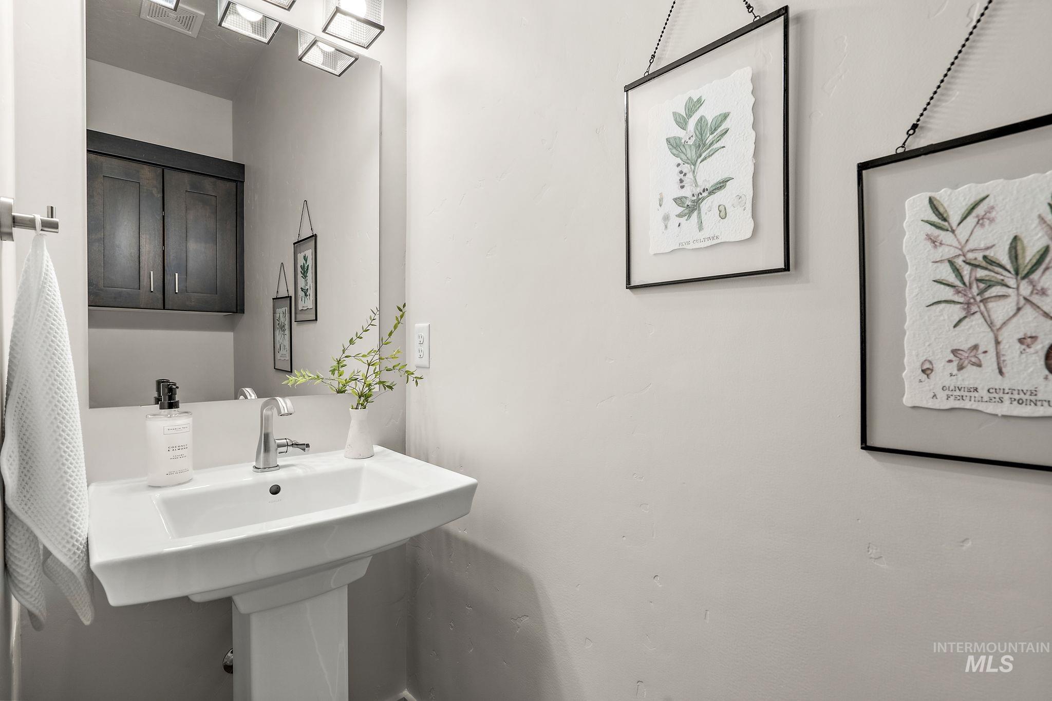 3033 S Trailwood Way, Boise, Idaho 83716, 3 Bedrooms, 3.5 Bathrooms, Residential For Sale, Price $640,000, 98961451