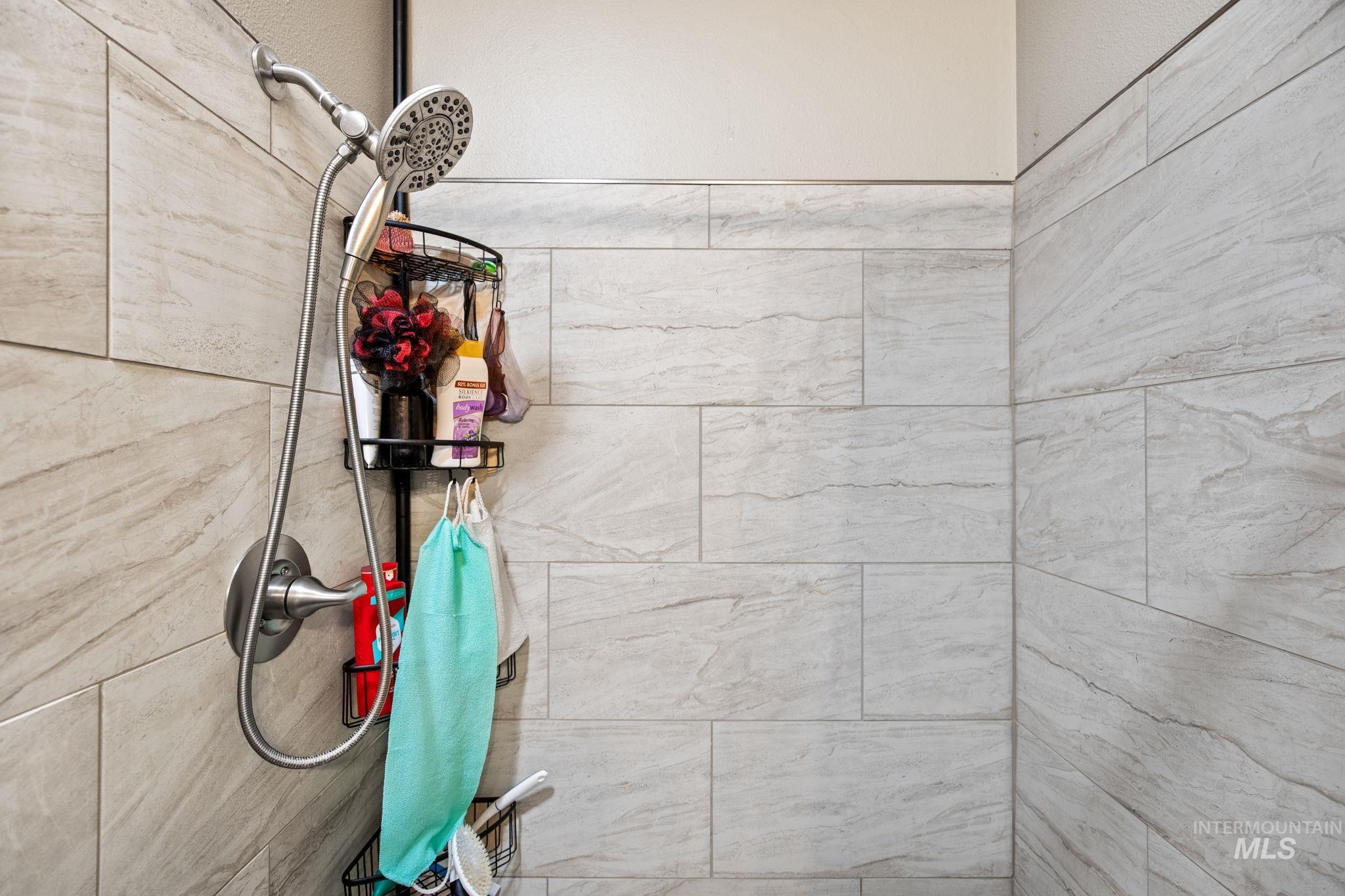 10 Cricket Rd, Garden Valley, Idaho 83622, 3 Bedrooms, 2 Bathrooms, Residential For Sale, Price $499,000,MLS 98961452