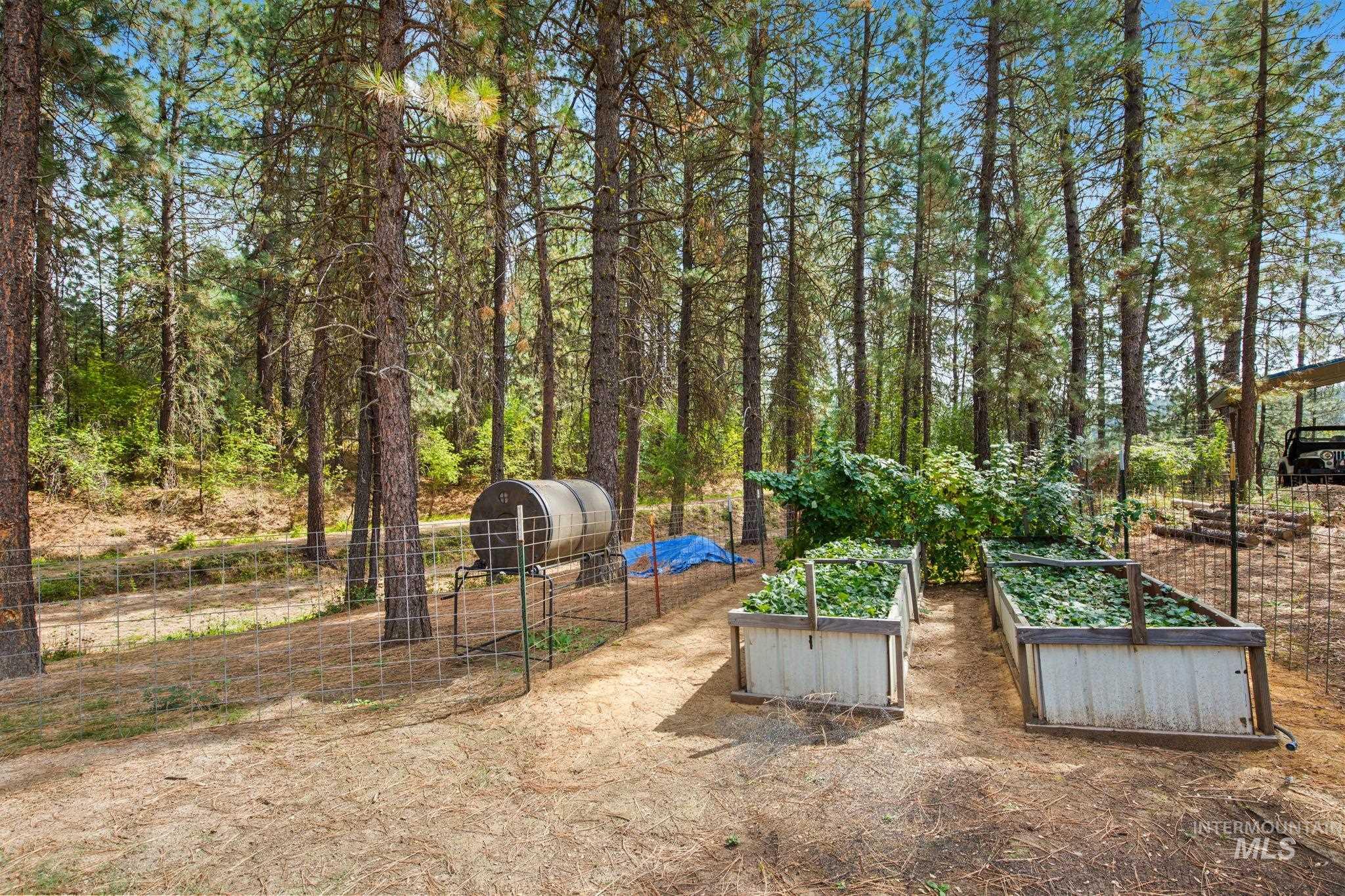 10 Cricket Rd, Garden Valley, Idaho 83622, 3 Bedrooms, 2 Bathrooms, Residential For Sale, Price $499,000,MLS 98961452