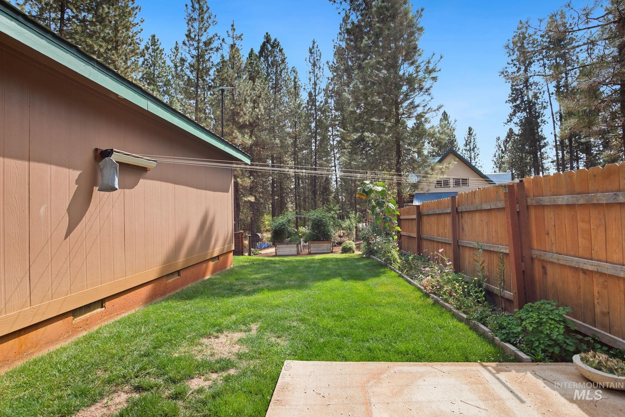 10 Cricket Rd, Garden Valley, Idaho 83622, 3 Bedrooms, 2 Bathrooms, Residential For Sale, Price $499,000,MLS 98961452