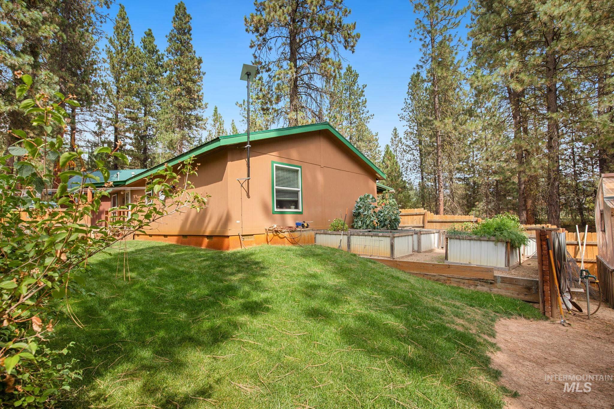 10 Cricket Rd, Garden Valley, Idaho 83622, 3 Bedrooms, 2 Bathrooms, Residential For Sale, Price $499,000,MLS 98961452