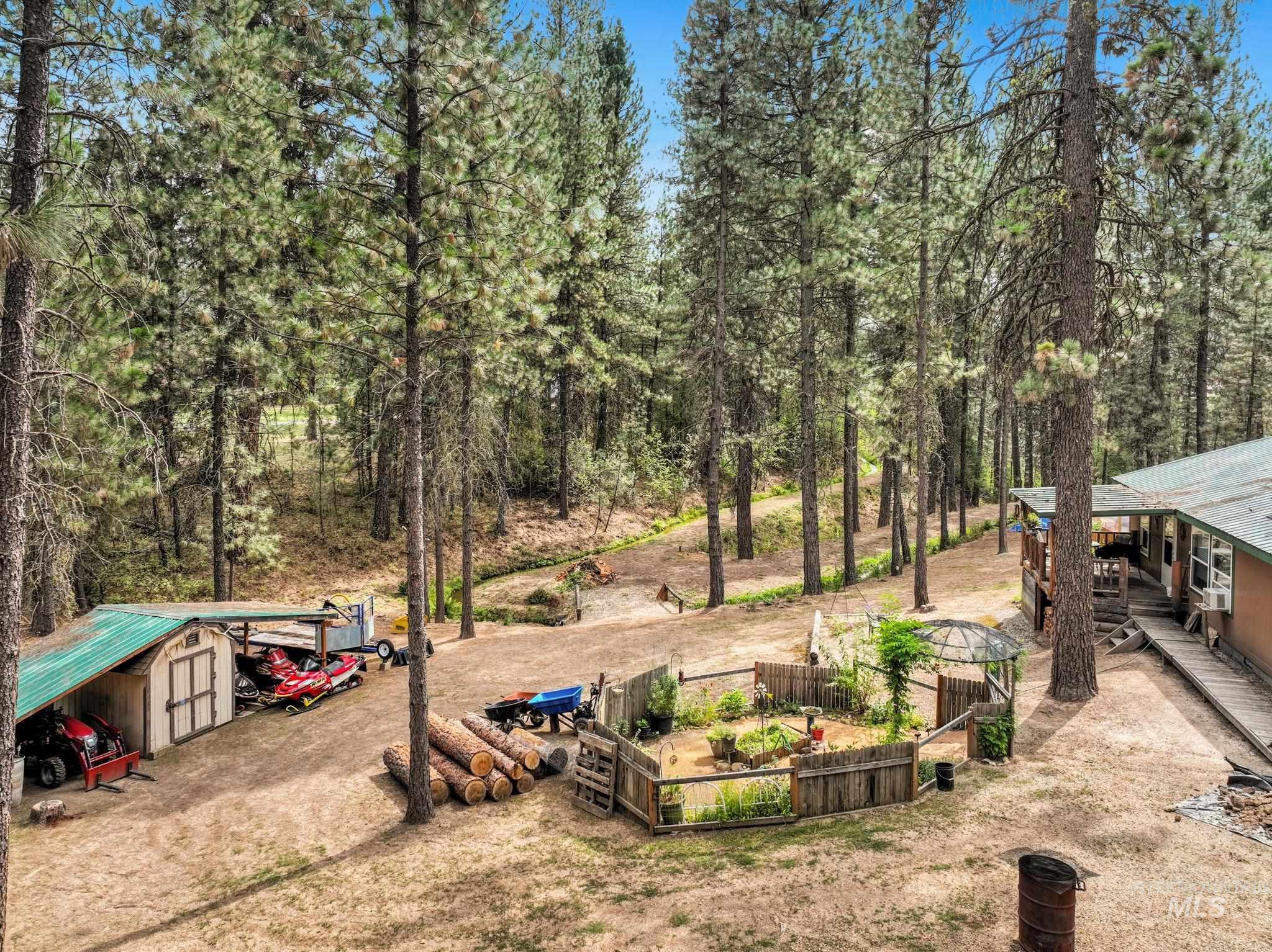 10 Cricket Rd, Garden Valley, Idaho 83622, 3 Bedrooms, 2 Bathrooms, Residential For Sale, Price $499,000,MLS 98961452