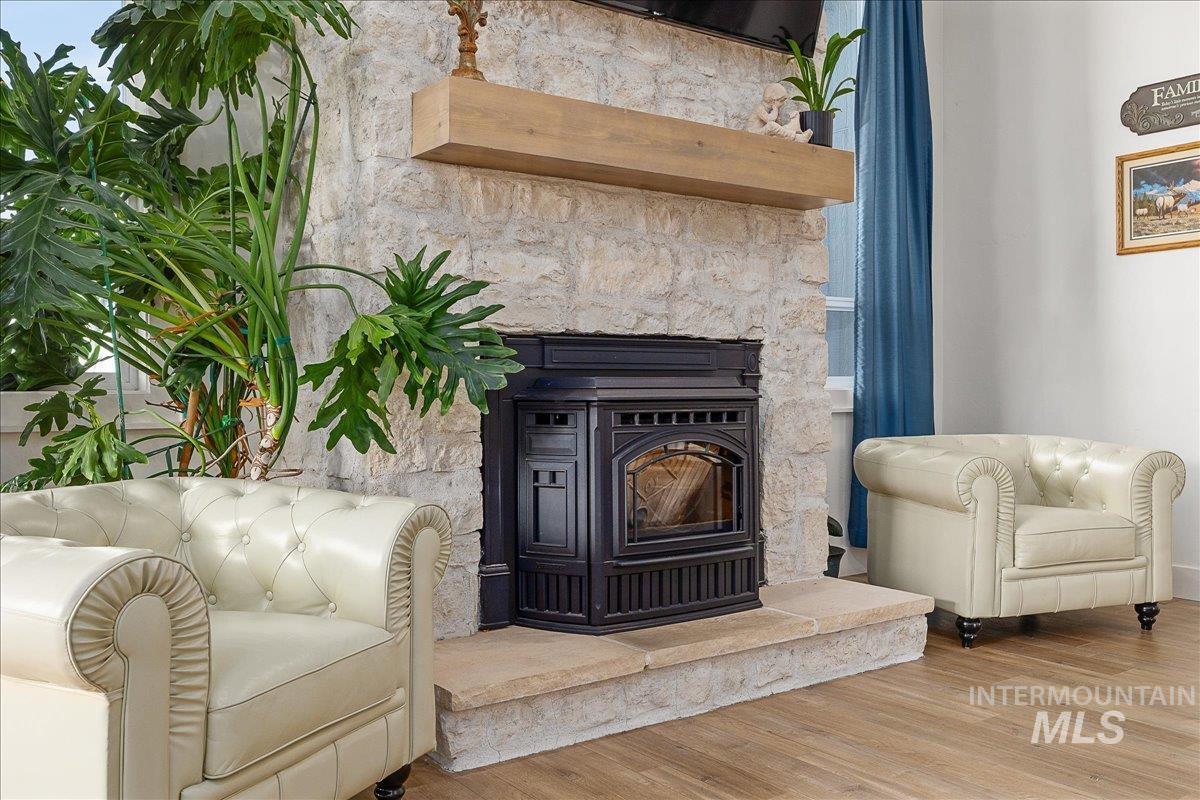 24301 Wanda Way, Middleton, Idaho 83644, 3 Bedrooms, 2 Bathrooms, Residential For Sale, Price $1,099,000,MLS 98961485