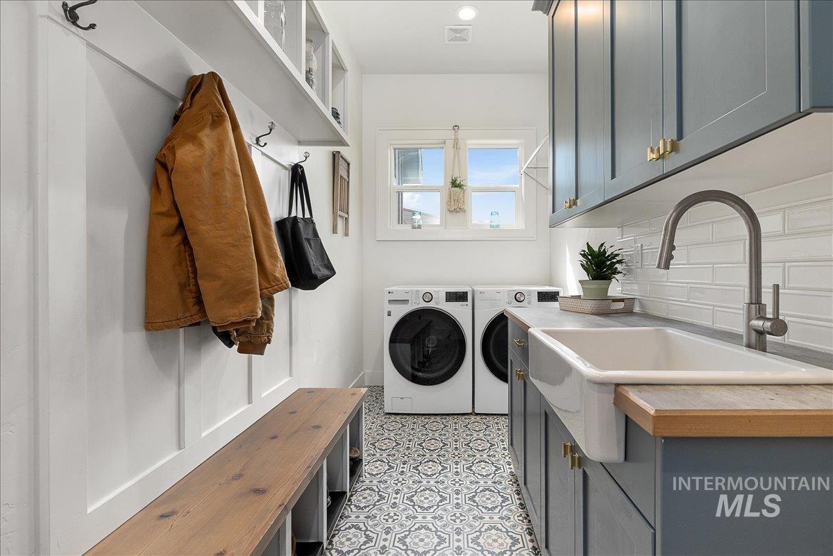 24301 Wanda Way, Middleton, Idaho 83644, 3 Bedrooms, 2 Bathrooms, Residential For Sale, Price $1,099,000,MLS 98961485