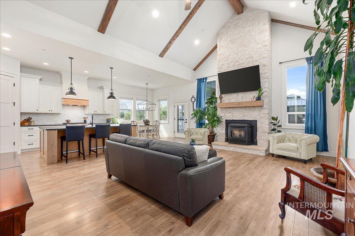 24301 Wanda Way, Middleton, Idaho 83644, 3 Bedrooms, 2 Bathrooms, Residential For Sale, Price $1,099,000,MLS 98961485