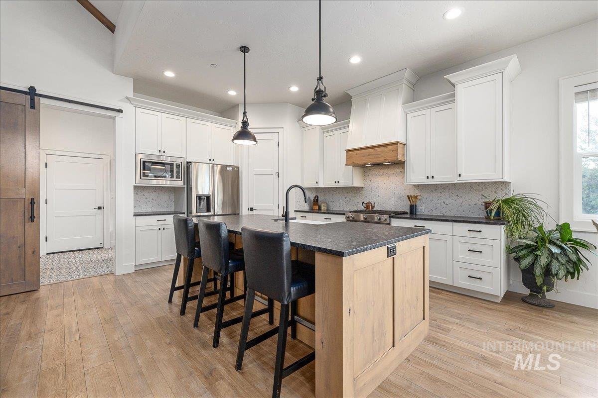 24301 Wanda Way, Middleton, Idaho 83644, 3 Bedrooms, 2 Bathrooms, Residential For Sale, Price $1,010,000,MLS 98961485
