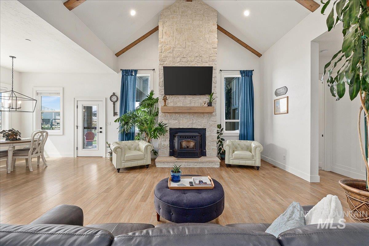 24301 Wanda Way, Middleton, Idaho 83644, 3 Bedrooms, 2 Bathrooms, Residential For Sale, Price $1,099,000,MLS 98961485