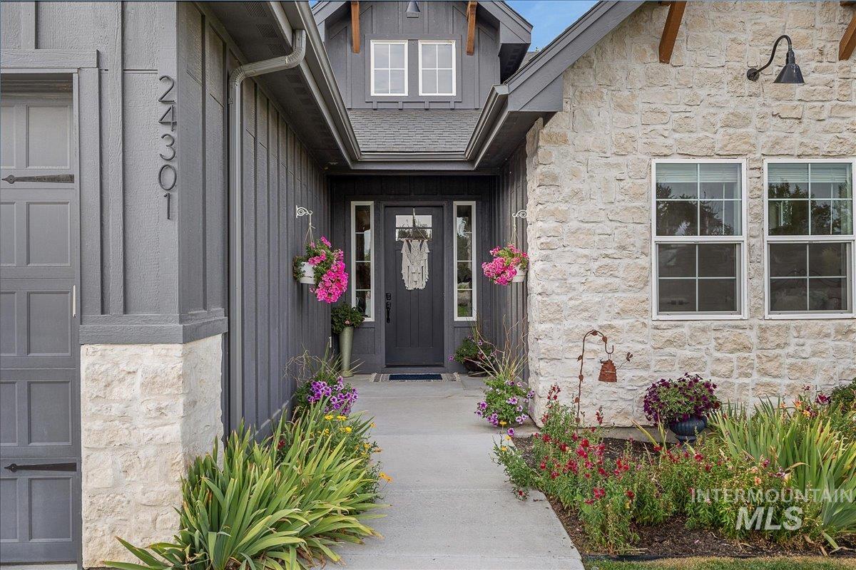 24301 Wanda Way, Middleton, Idaho 83644, 3 Bedrooms, 2 Bathrooms, Residential For Sale, Price $1,010,000,MLS 98961485