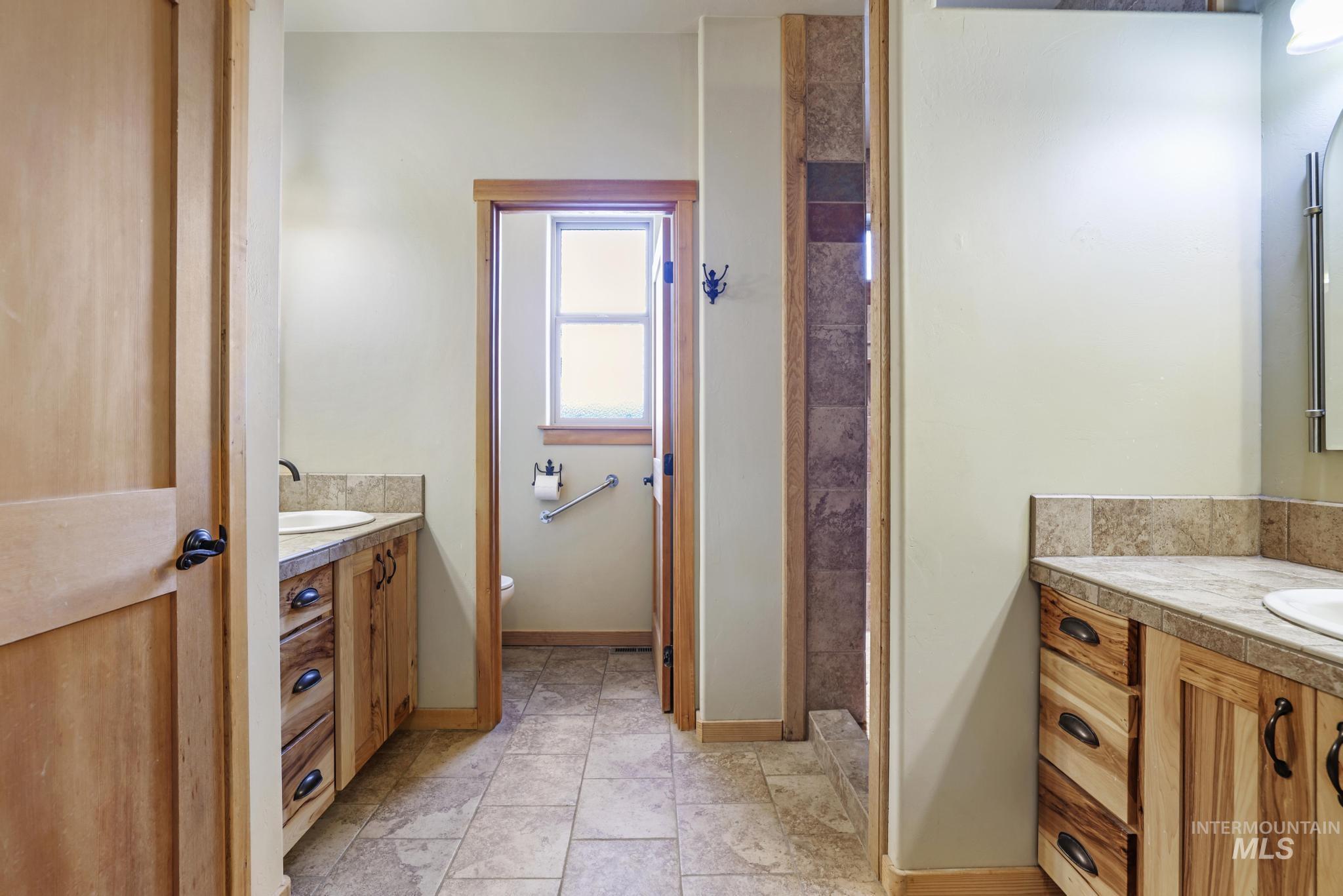 205 Edwards, Twin Falls, Idaho 83301, 3 Bedrooms, 3 Bathrooms, Residential For Sale, Price $554,900,MLS 98961489