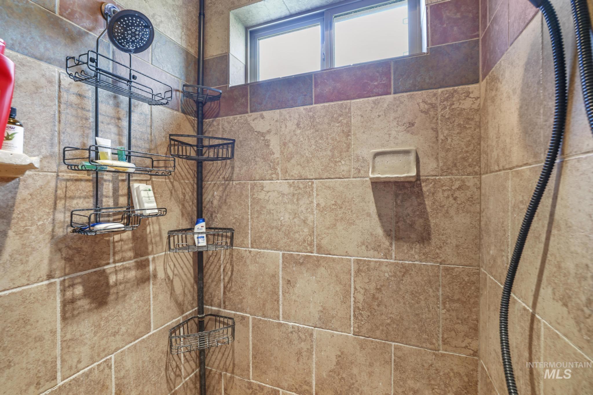 205 Edwards, Twin Falls, Idaho 83301, 3 Bedrooms, 3 Bathrooms, Residential For Sale, Price $554,900,MLS 98961489