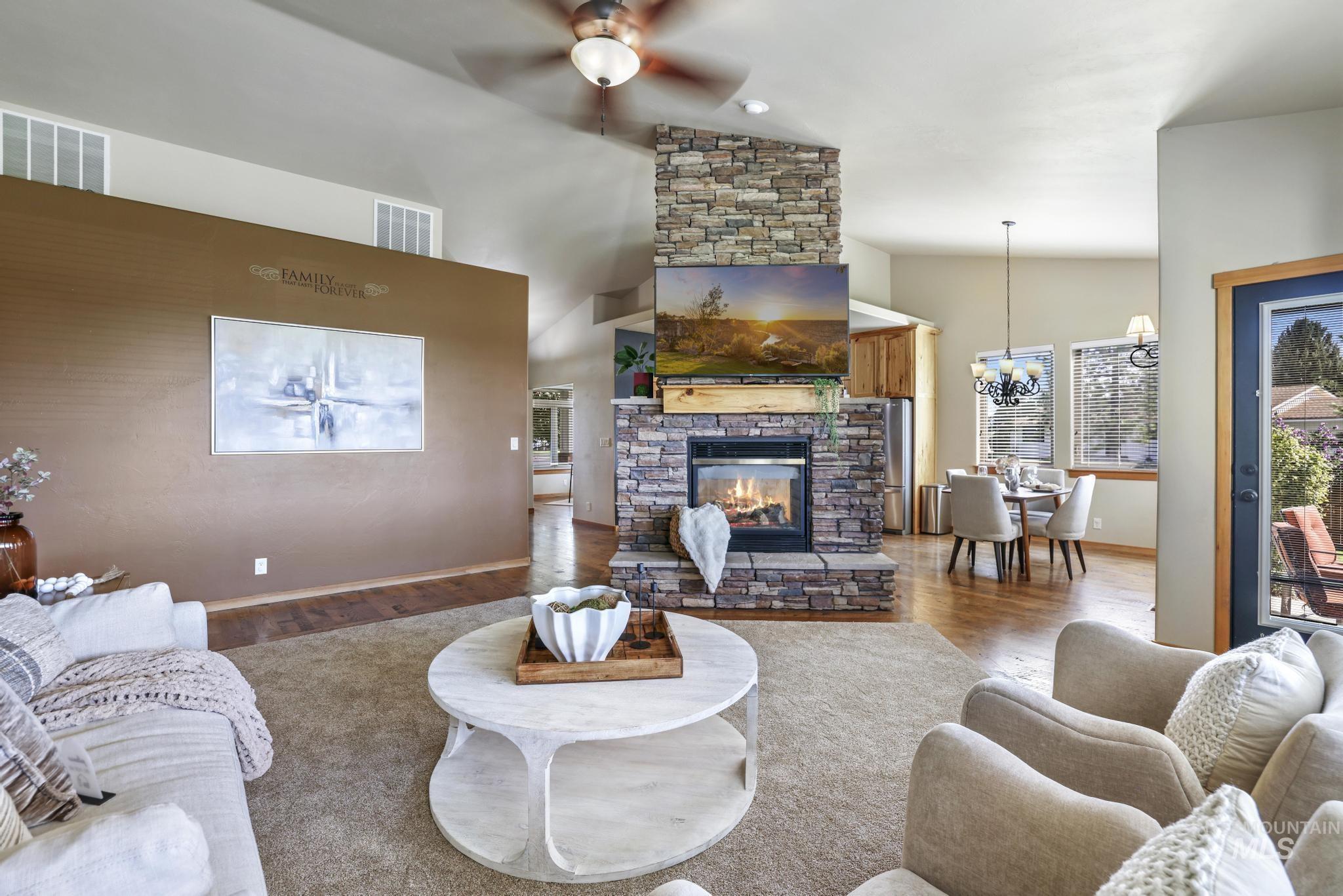 205 Edwards, Twin Falls, Idaho 83301, 3 Bedrooms, 3 Bathrooms, Residential For Sale, Price $554,900,MLS 98961489