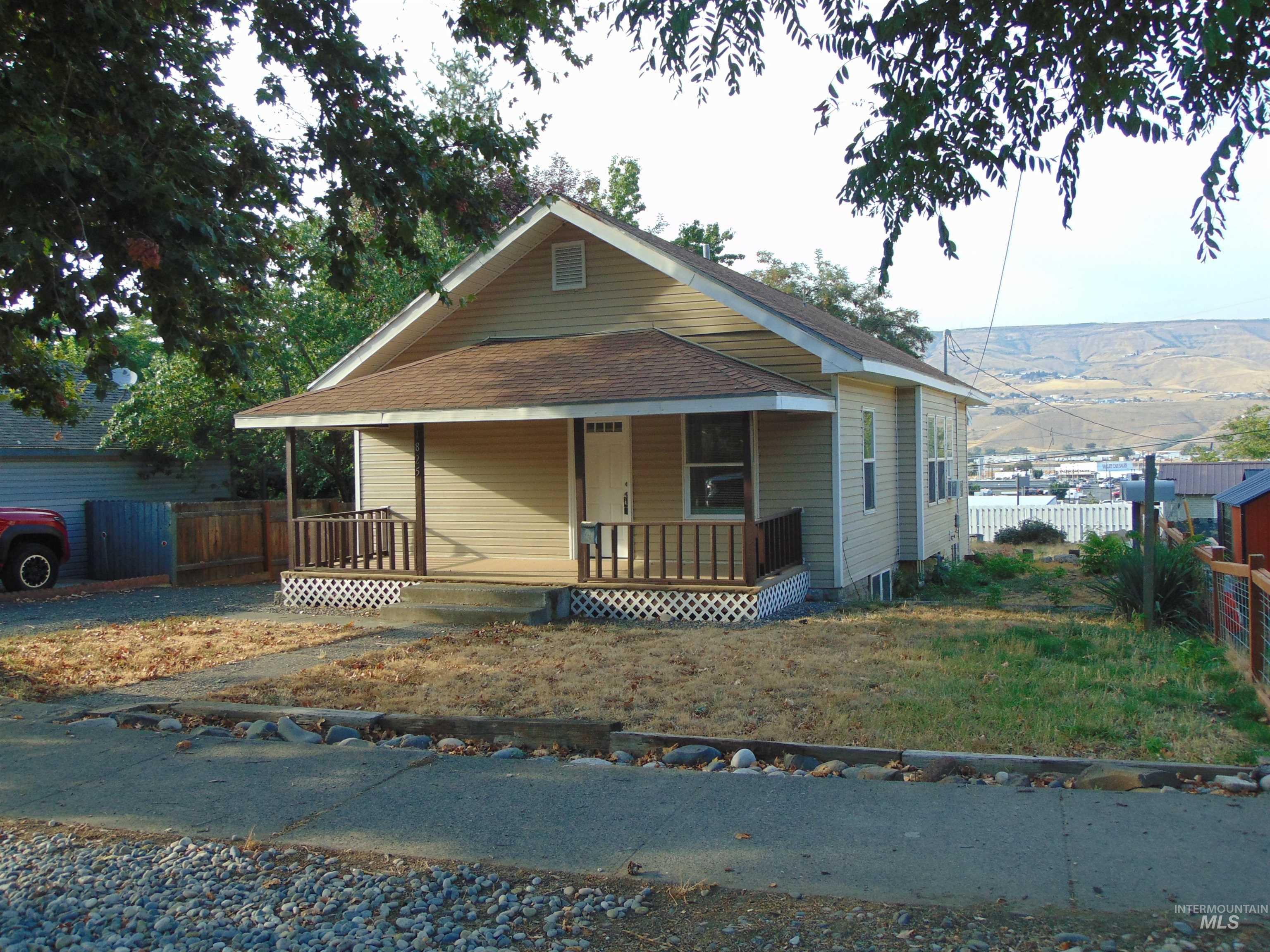 1825 7th ave, Lewiston, Idaho 83501, 4 Bedrooms, 2 Bathrooms, Residential For Sale, Price $309,000,MLS 98961502