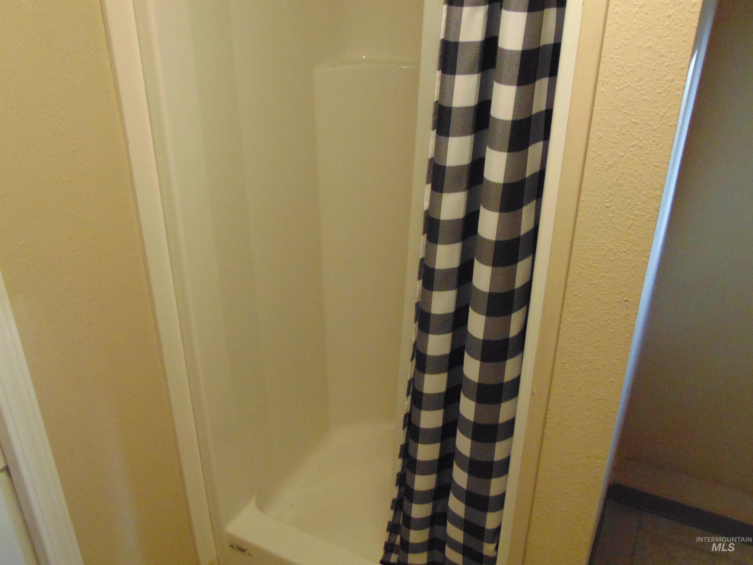 1825 7th ave, Lewiston, Idaho 83501, 4 Bedrooms, 2 Bathrooms, Residential For Sale, Price $309,000,MLS 98961502