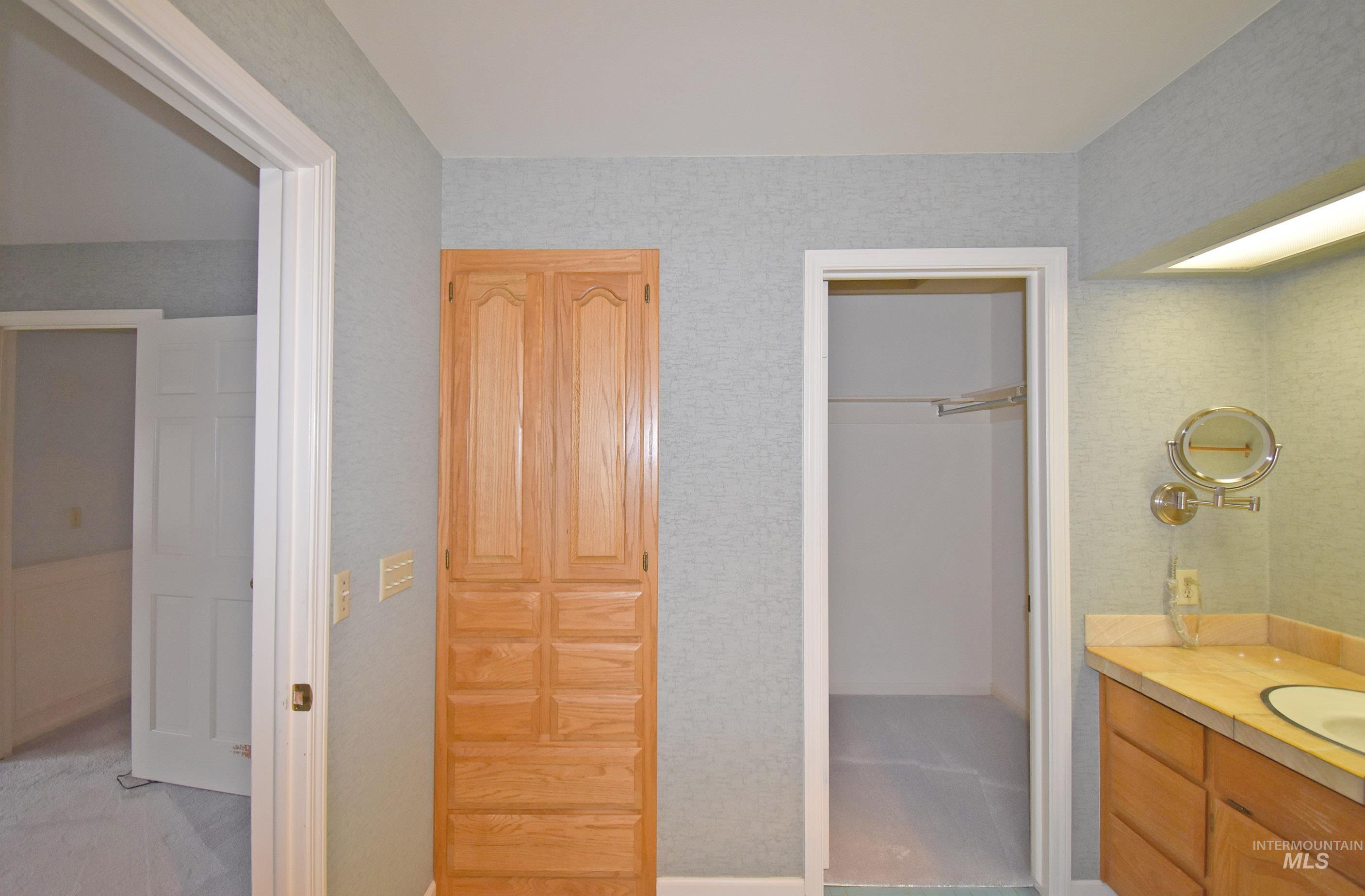 531 Silcott Road, Clarkston, Washington 99403, 3 Bedrooms, 2.5 Bathrooms, Residential For Sale, Price $995,000, 98961508