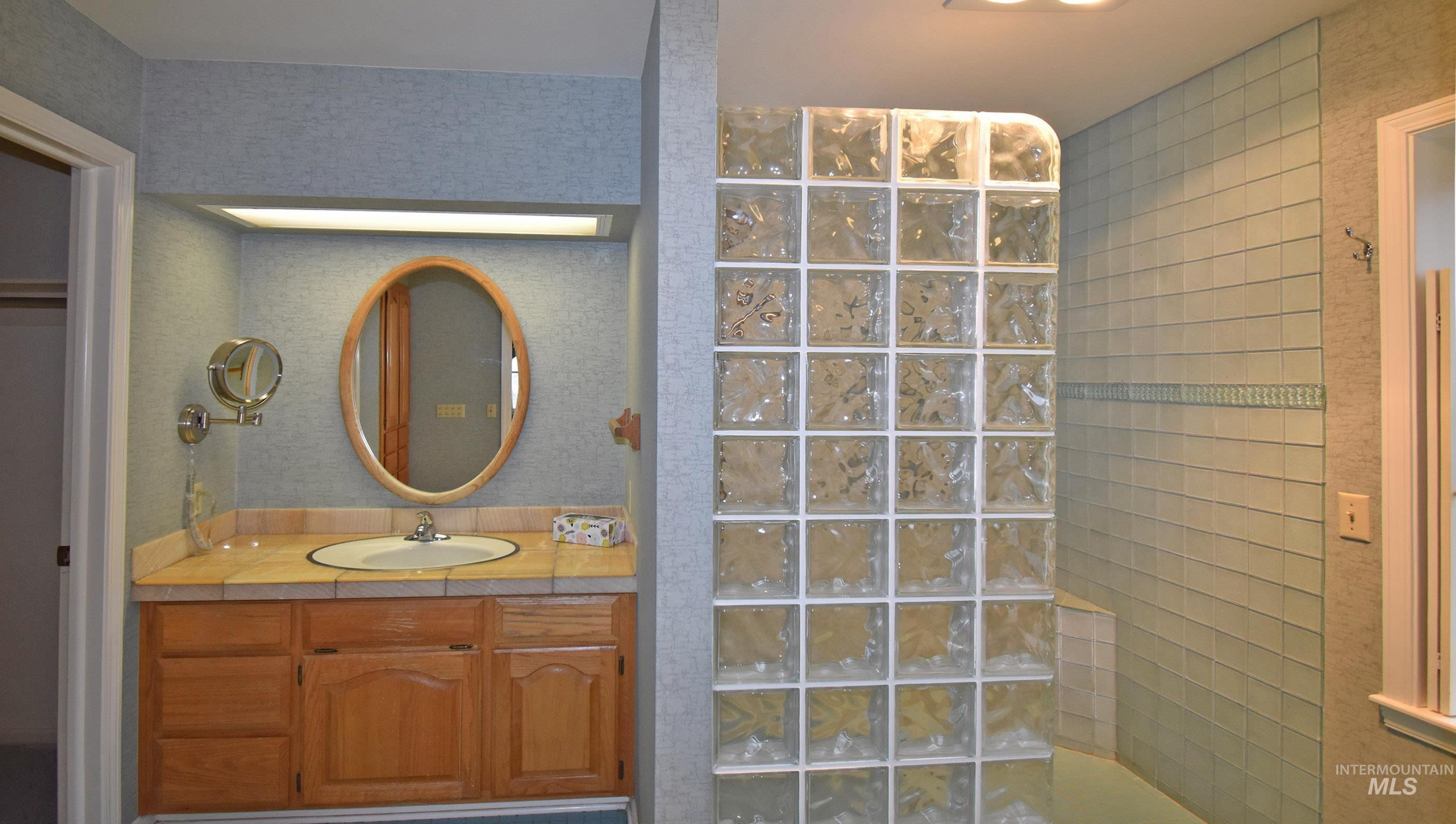 531 Silcott Road, Clarkston, Washington 99403, 3 Bedrooms, 2.5 Bathrooms, Residential For Sale, Price $995,000, 98961508