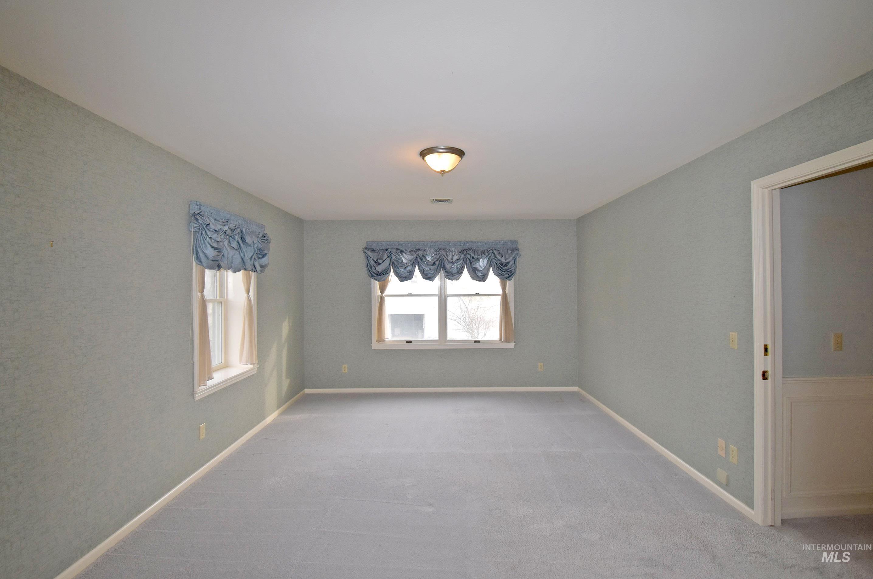 531 Silcott Road, Clarkston, Washington 99403, 3 Bedrooms, 2.5 Bathrooms, Residential For Sale, Price $995,000, 98961508