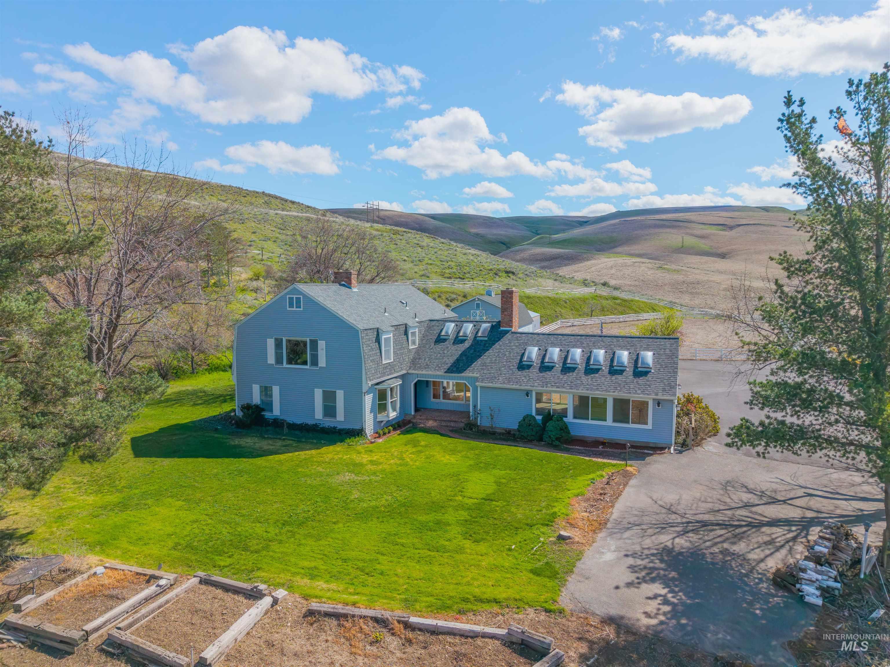 531 Silcott Road, Clarkston, Washington 99403, 3 Bedrooms, 2.5 Bathrooms, Residential For Sale, Price $995,000, 98961508