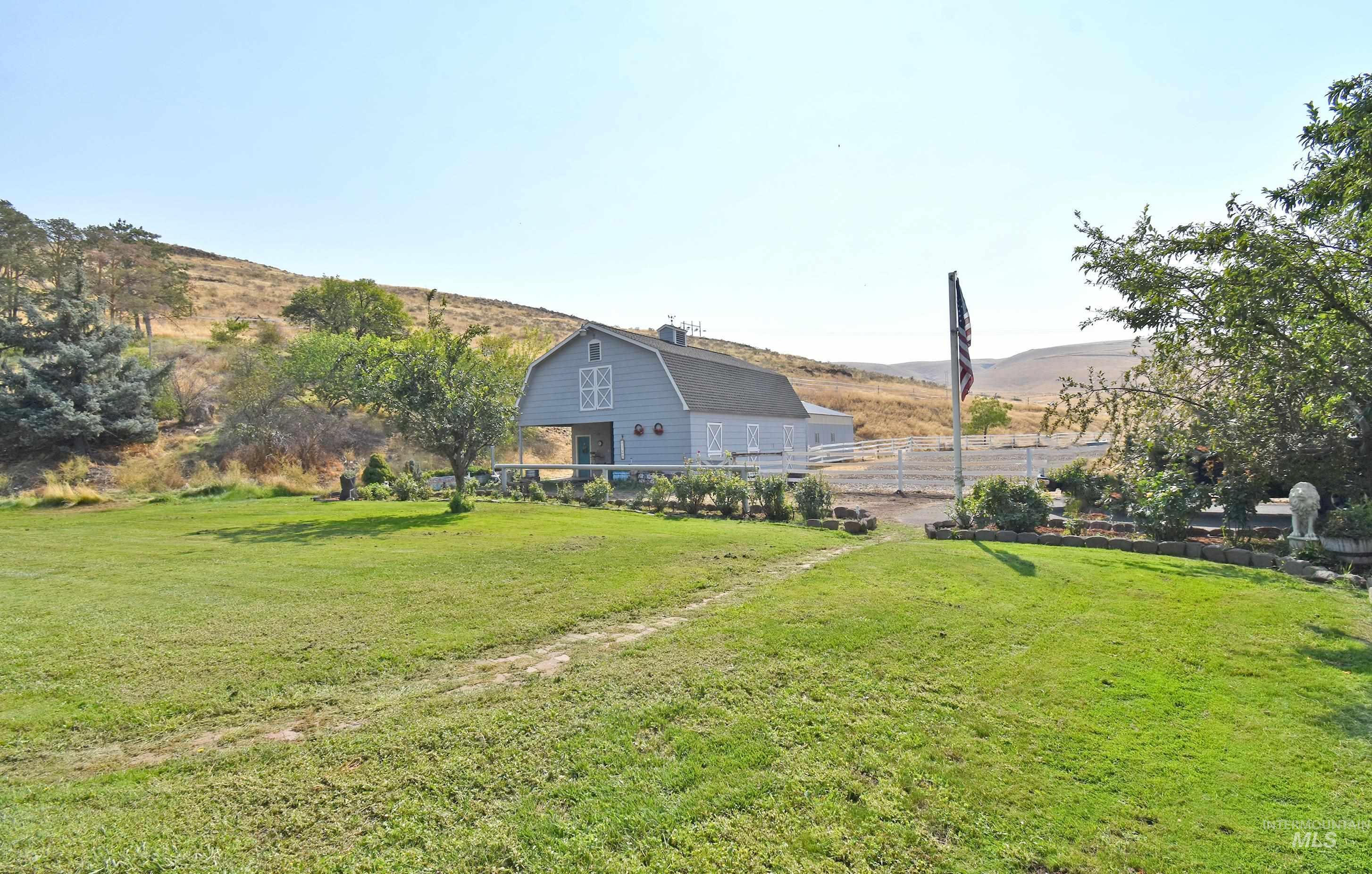 531 Silcott Road, Clarkston, Washington 99403, 3 Bedrooms, 2.5 Bathrooms, Residential For Sale, Price $995,000, 98961508