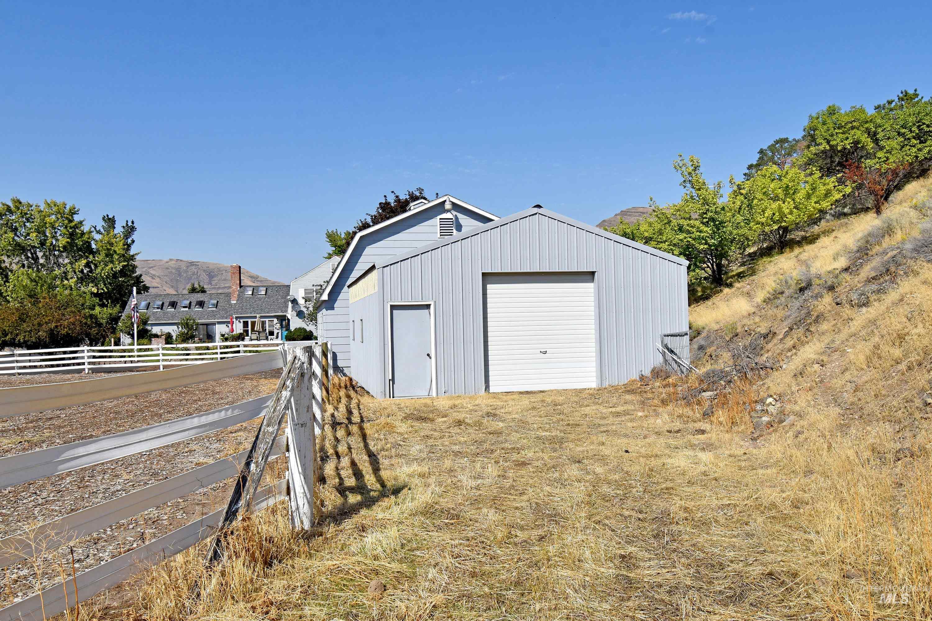 531 Silcott Road, Clarkston, Washington 99403, 3 Bedrooms, 2.5 Bathrooms, Residential For Sale, Price $995,000, 98961508