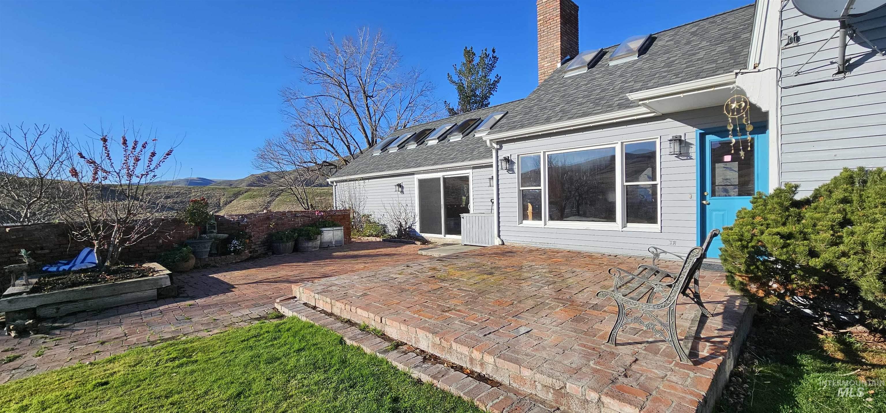 531 Silcott Road, Clarkston, Washington 99403, 3 Bedrooms, 2.5 Bathrooms, Residential For Sale, Price $995,000, 98961508