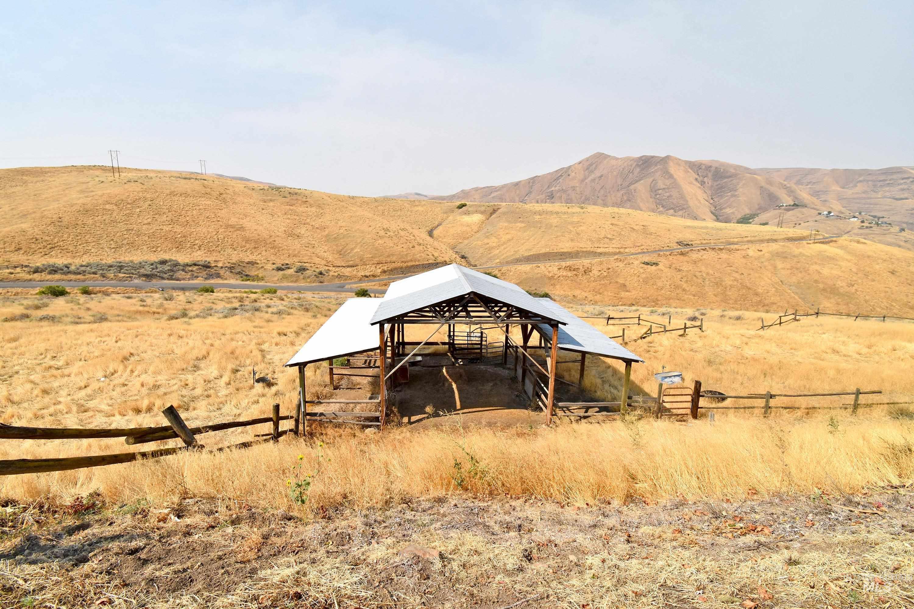 531 Silcott Road, Clarkston, Washington 99403, 3 Bedrooms, 2.5 Bathrooms, Residential For Sale, Price $1,500,000,MLS 98961508