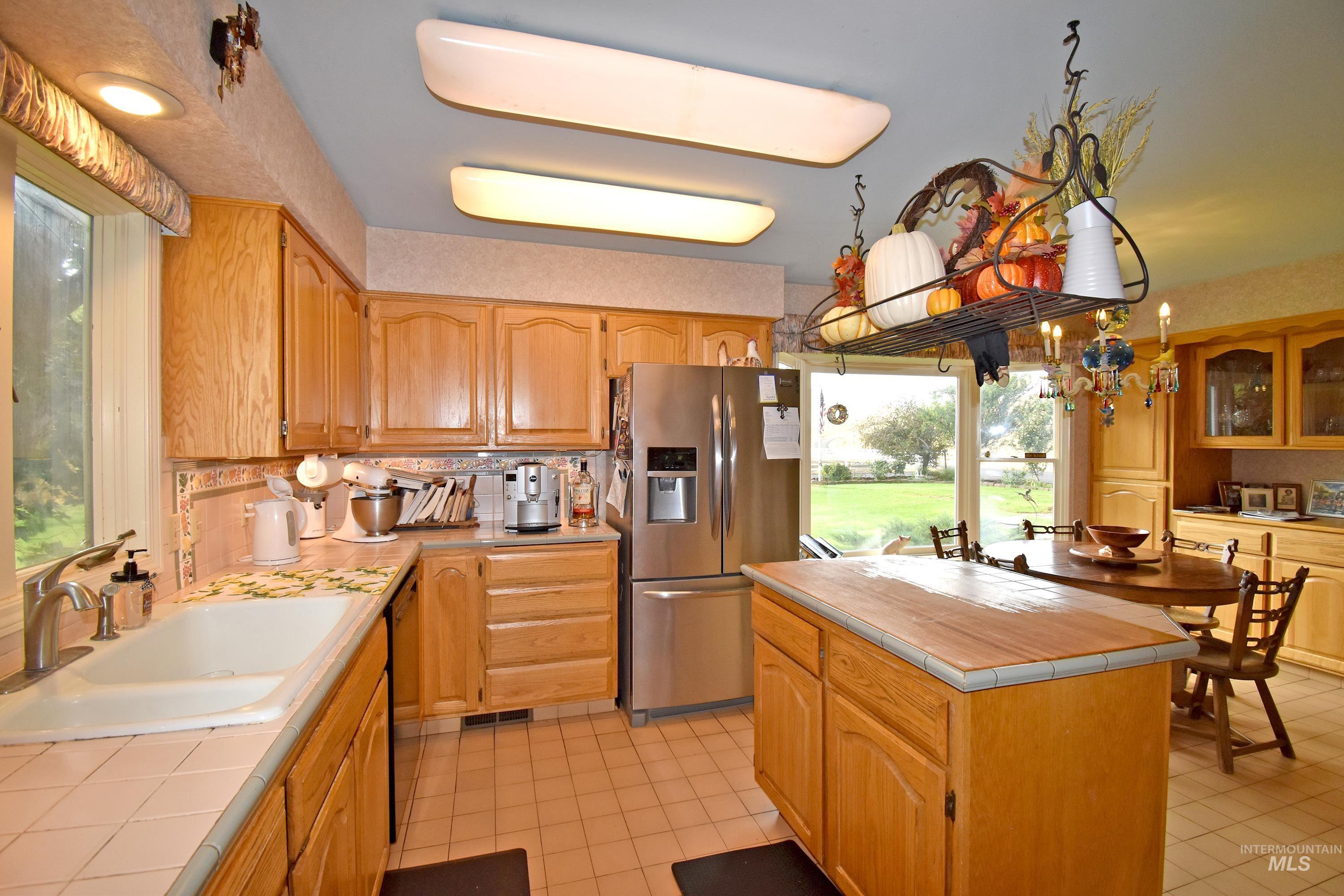 531 Silcott Road, Clarkston, Washington 99403, 3 Bedrooms, 2.5 Bathrooms, Residential For Sale, Price $1,500,000,MLS 98961508