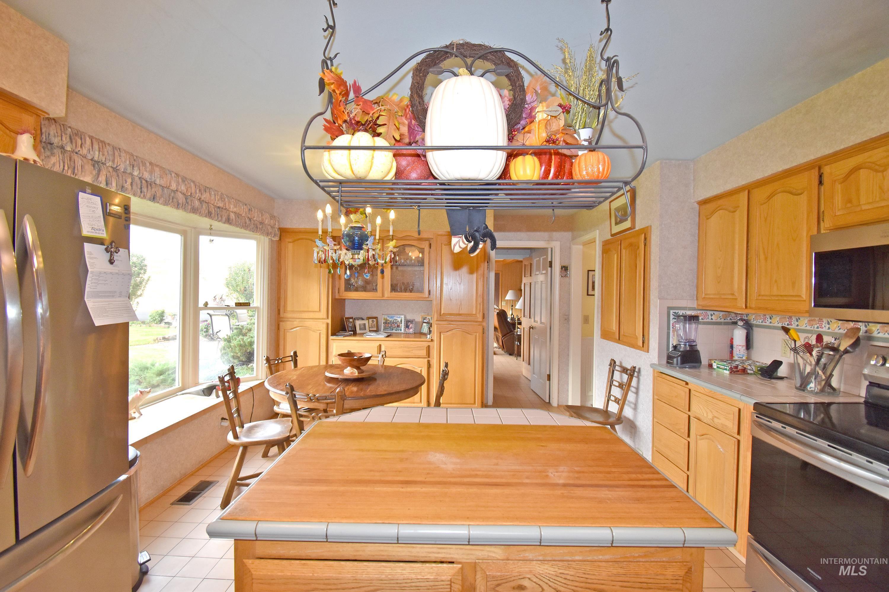 531 Silcott Road, Clarkston, Washington 99403, 3 Bedrooms, 2.5 Bathrooms, Residential For Sale, Price $1,500,000,MLS 98961508