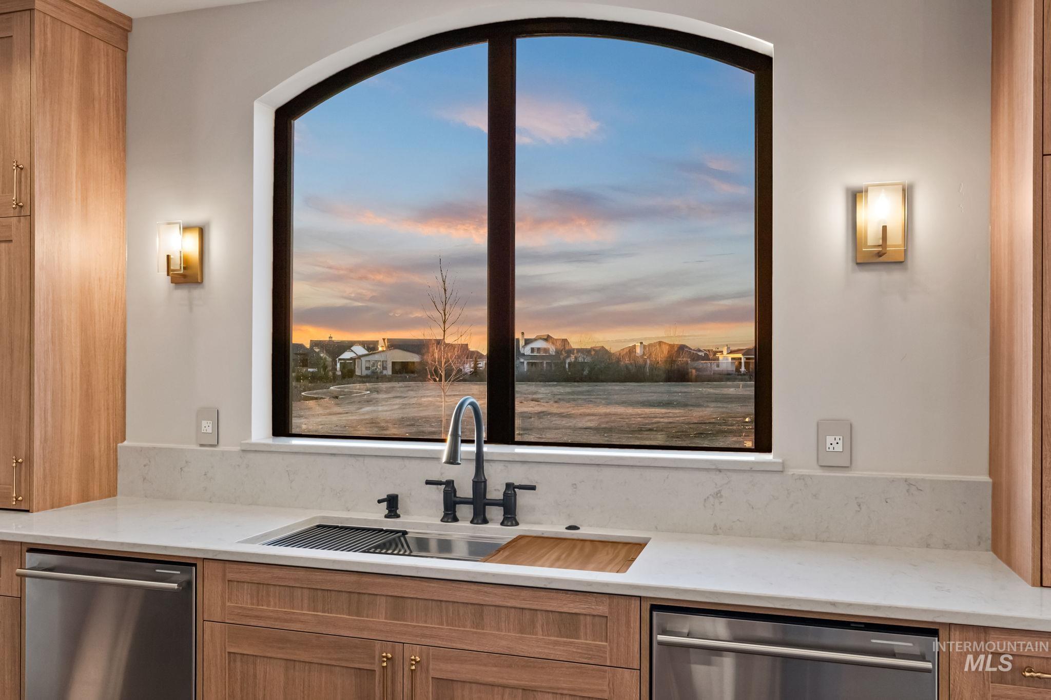 6362 Salmon Falls Ln, Star, Idaho 83669, 4 Bedrooms, 4.5 Bathrooms, Residential For Sale, Price $1,800,000,MLS 98961524