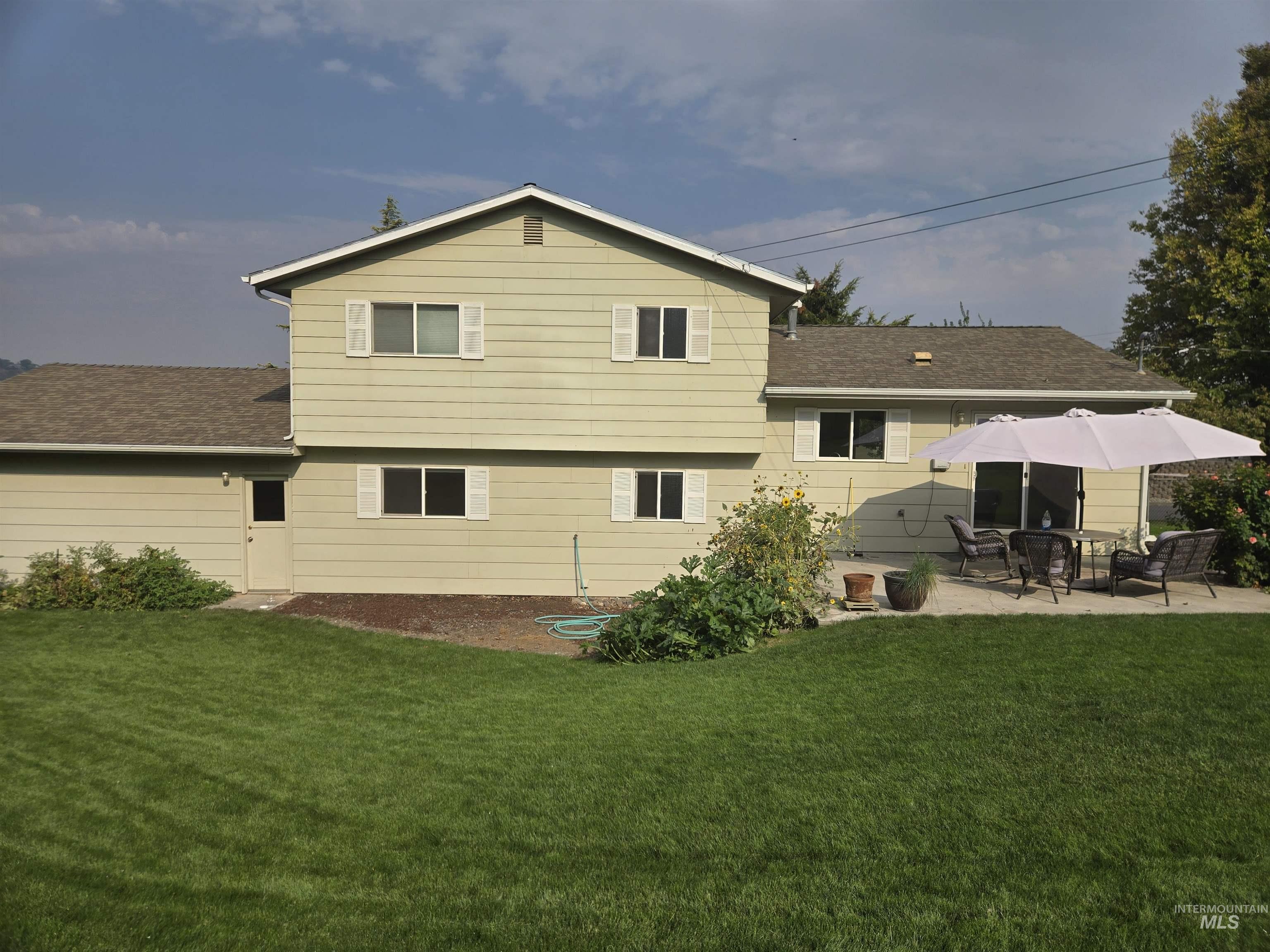 3403 Meadowlark Dr, Lewiston, Idaho 83501, 3 Bedrooms, 2 Bathrooms, Residential For Sale, Price $469,000,MLS 98961526