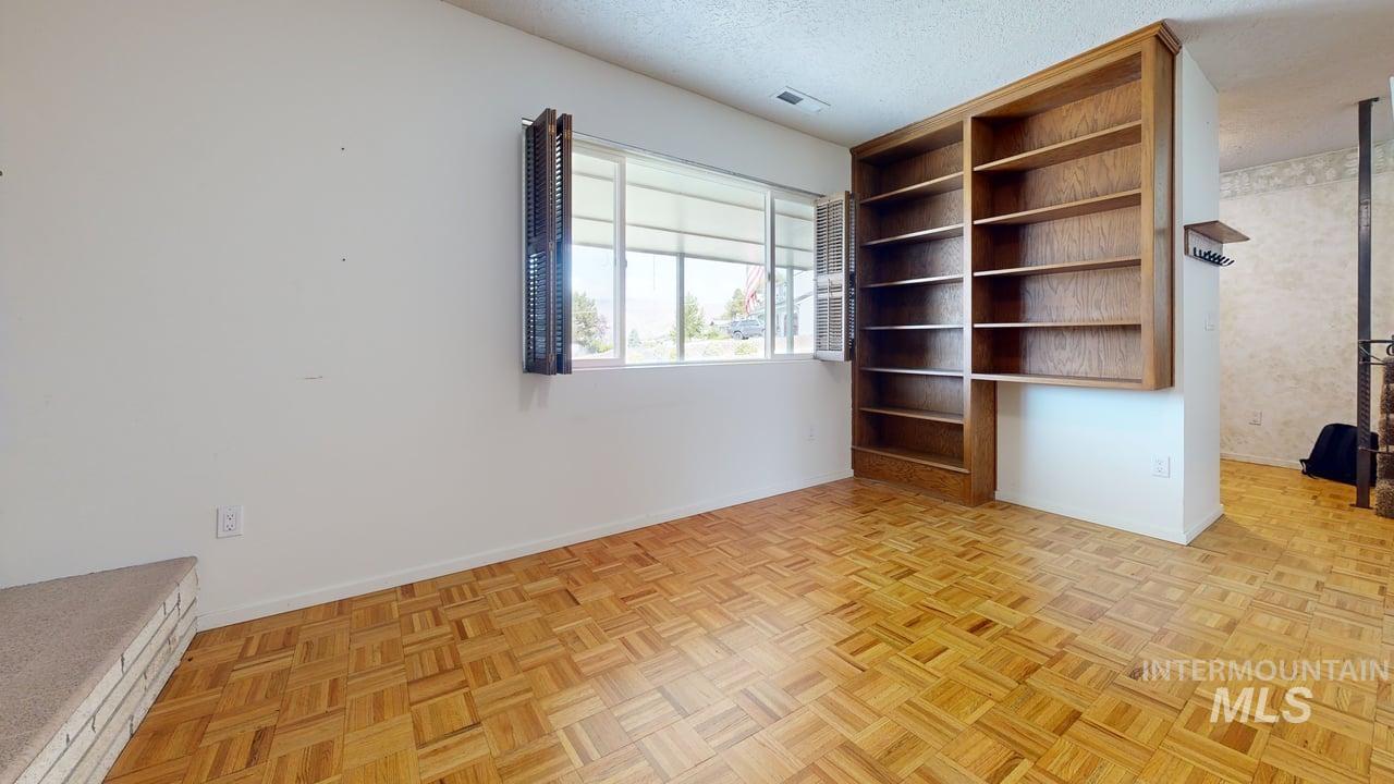 3403 Meadowlark Dr, Lewiston, Idaho 83501, 3 Bedrooms, 2 Bathrooms, Residential For Sale, Price $469,000,MLS 98961526