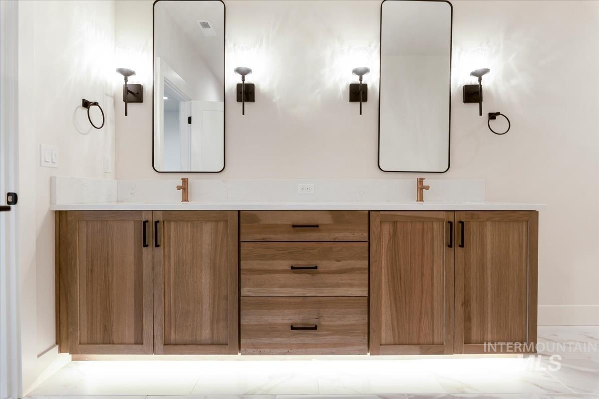 7168 E Chicken Hawk Loop, Nampa, Idaho 83686, 3 Bedrooms, 2.5 Bathrooms, Residential For Sale, Price $819,900,MLS 98961562