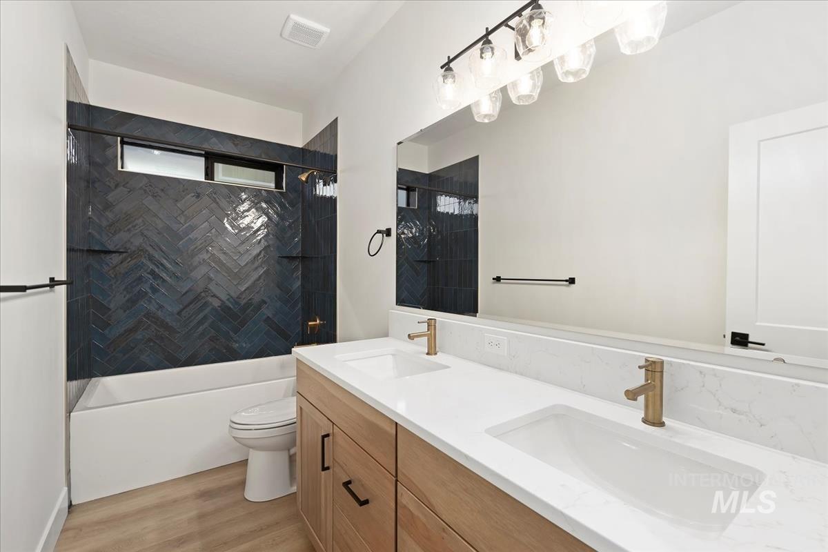 7168 E Chicken Hawk Loop, Nampa, Idaho 83686, 3 Bedrooms, 2.5 Bathrooms, Residential For Sale, Price $819,900,MLS 98961562