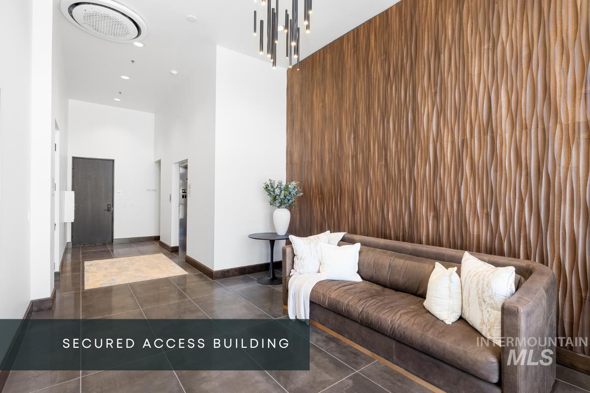 55 E State St, Eagle, Idaho 83616, 2 Bedrooms, 2 Bathrooms, Residential For Sale, Price $848,000, 98961599