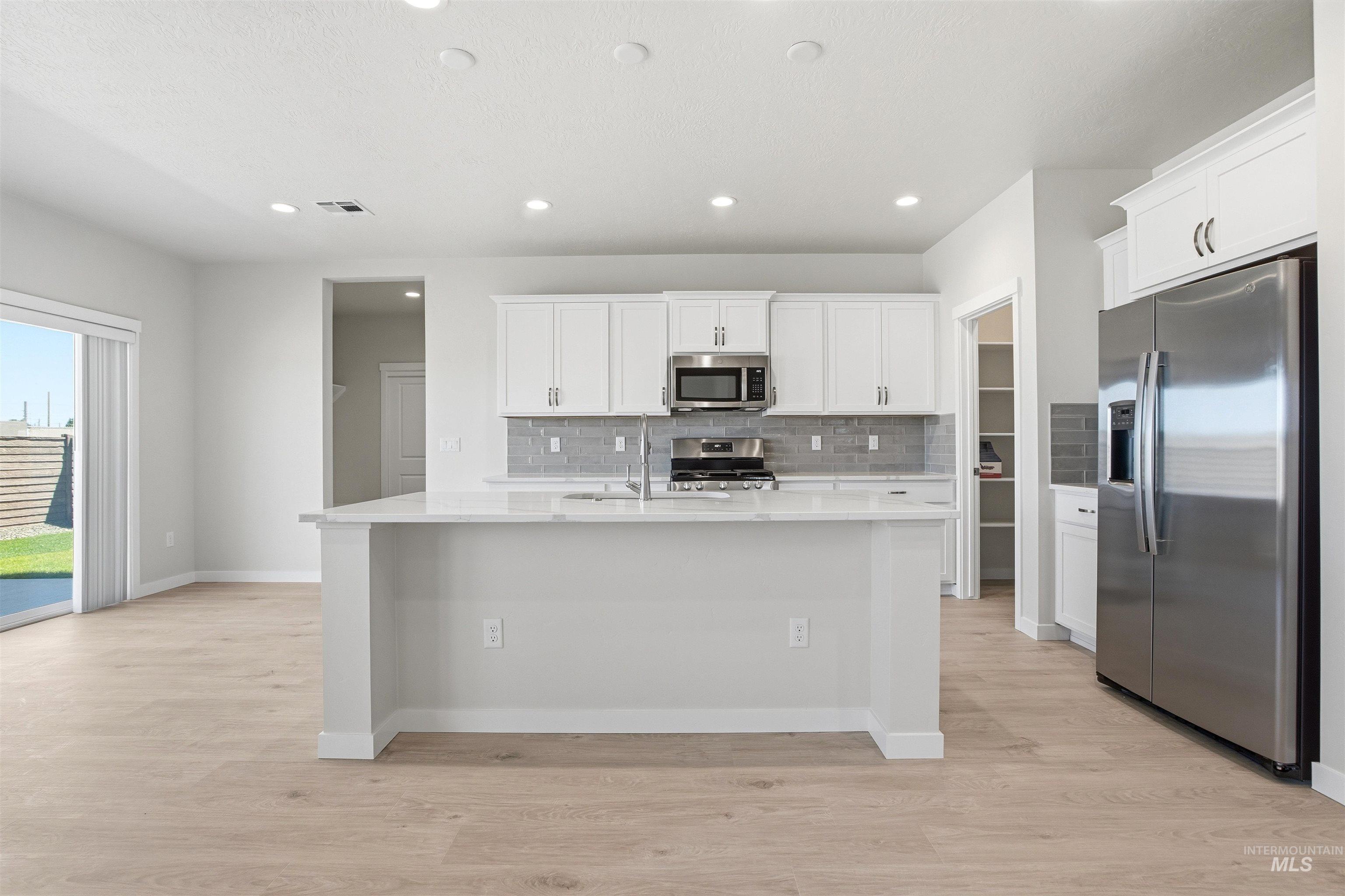 338 W Omphale St., Kuna, Idaho 83634, 5 Bedrooms, 3 Bathrooms, Residential For Sale, Price $524,990,MLS 98961602