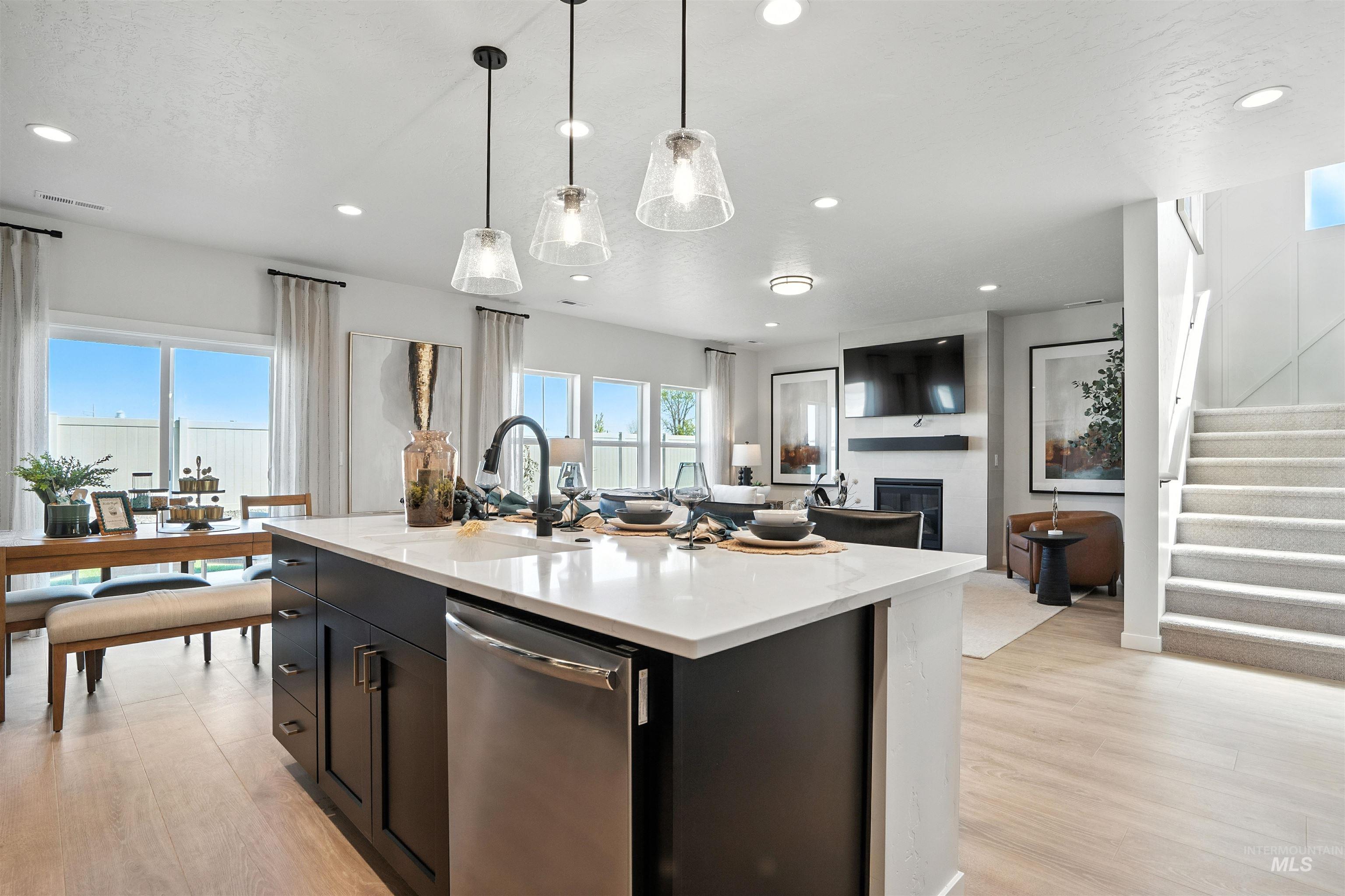 338 W Omphale St., Kuna, Idaho 83634, 5 Bedrooms, 3 Bathrooms, Residential For Sale, Price $529,990, 98961602