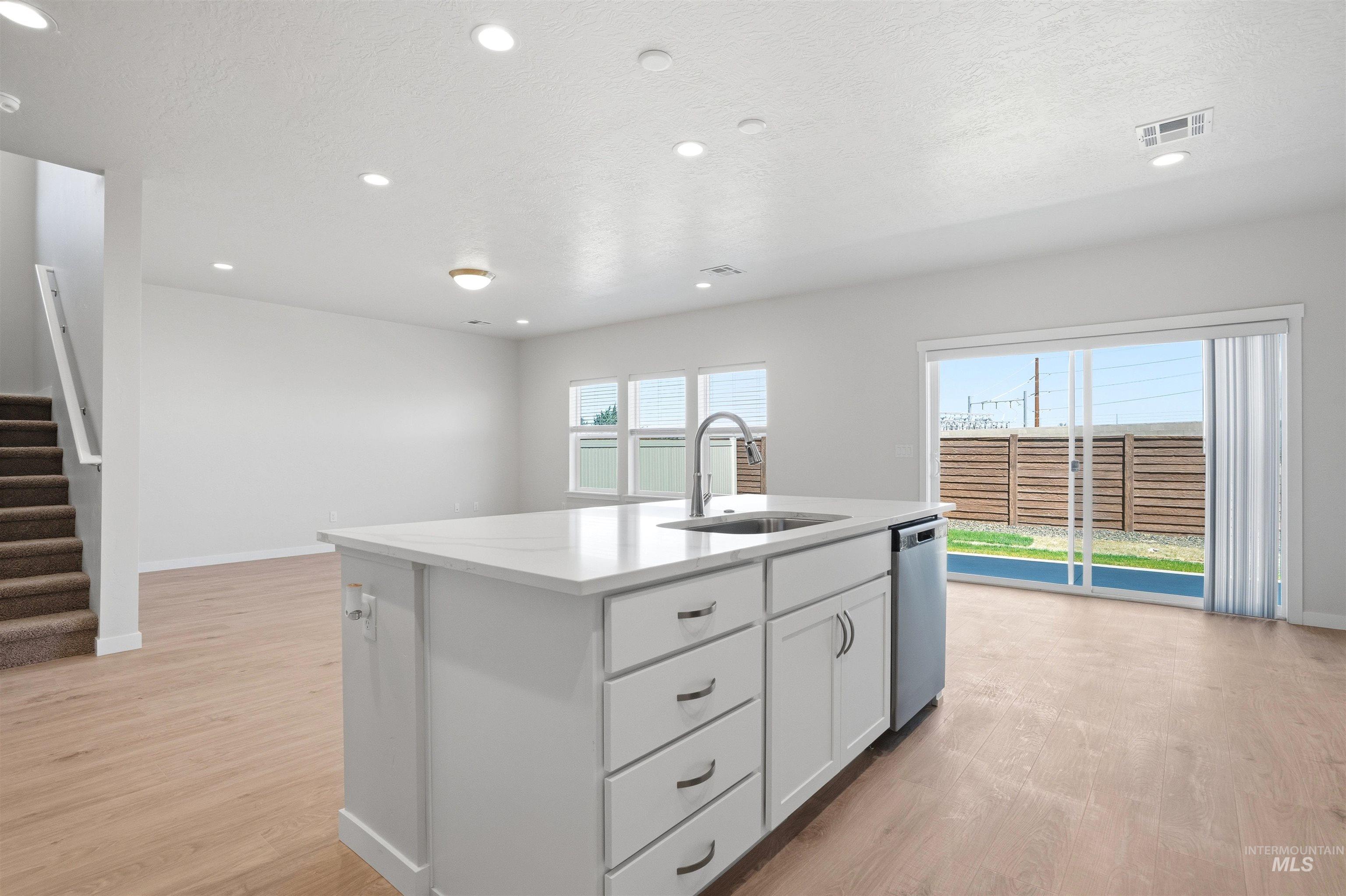 338 W Omphale St., Kuna, Idaho 83634, 5 Bedrooms, 3 Bathrooms, Residential For Sale, Price $524,990,MLS 98961602
