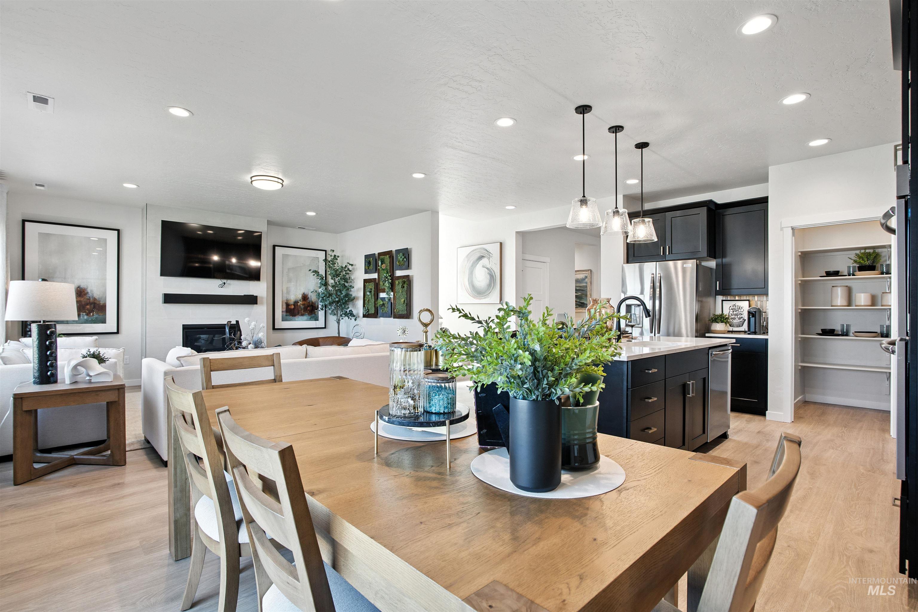 338 W Omphale St., Kuna, Idaho 83634, 5 Bedrooms, 3 Bathrooms, Residential For Sale, Price $529,990, 98961602