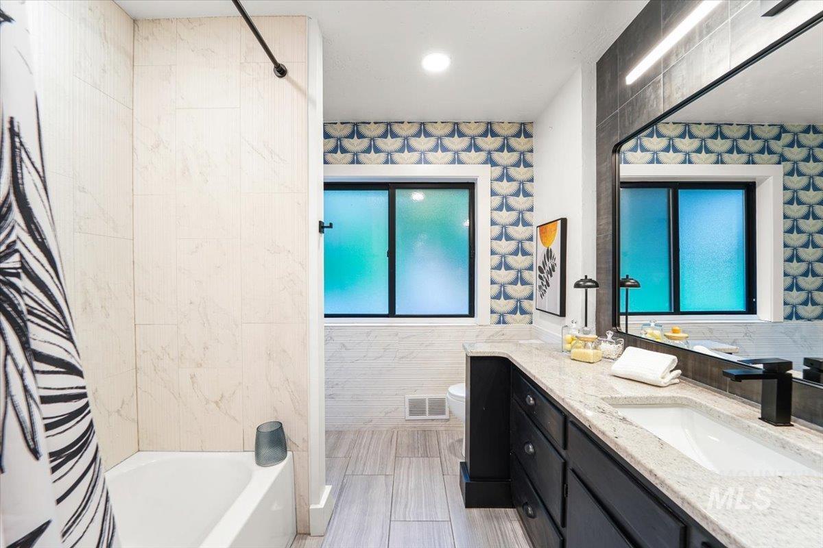 3200 N Mountain View Dr, Boise, Idaho 83704-4635, 5 Bedrooms, 5 Bathrooms, Residential For Sale, Price $2,145,000,MLS 98961608