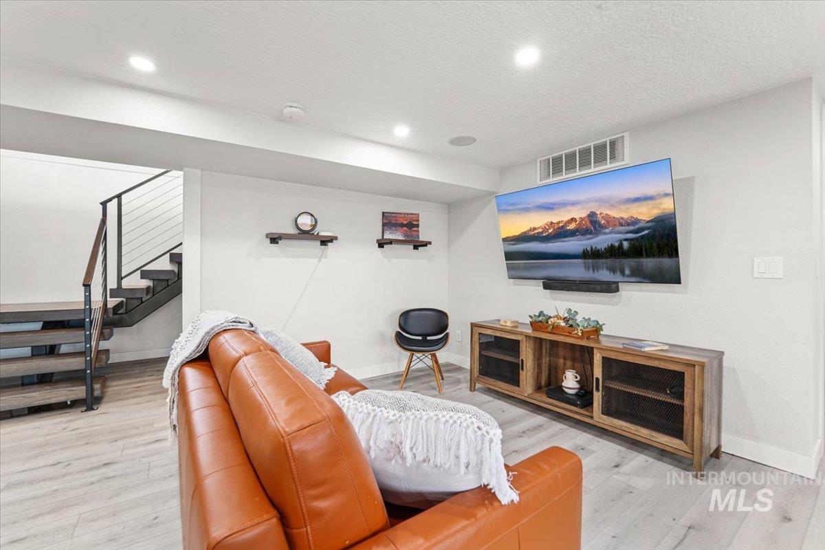 3200 N Mountain View Dr, Boise, Idaho 83704-4635, 5 Bedrooms, 5 Bathrooms, Residential For Sale, Price $2,145,000,MLS 98961608