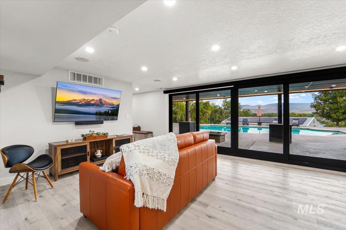 3200 N Mountain View Dr, Boise, Idaho 83704-4635, 5 Bedrooms, 5 Bathrooms, Residential For Sale, Price $2,145,000,MLS 98961608