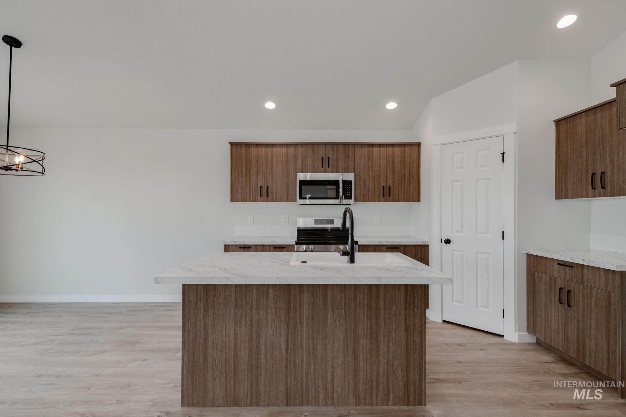 2905 E Valley Wind St, Kuna, Idaho 83634, 3 Bedrooms, 2 Bathrooms, Residential For Sale, Price $414,990,MLS 98961670