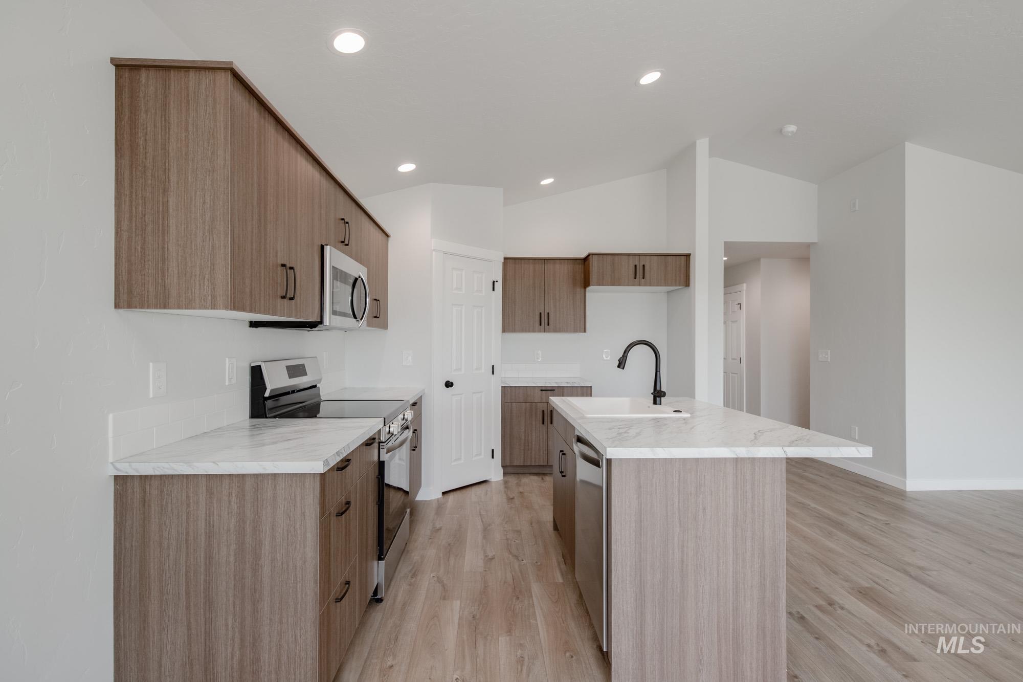 2905 E Valley Wind St, Kuna, Idaho 83634, 3 Bedrooms, 2 Bathrooms, Residential For Sale, Price $414,990,MLS 98961670